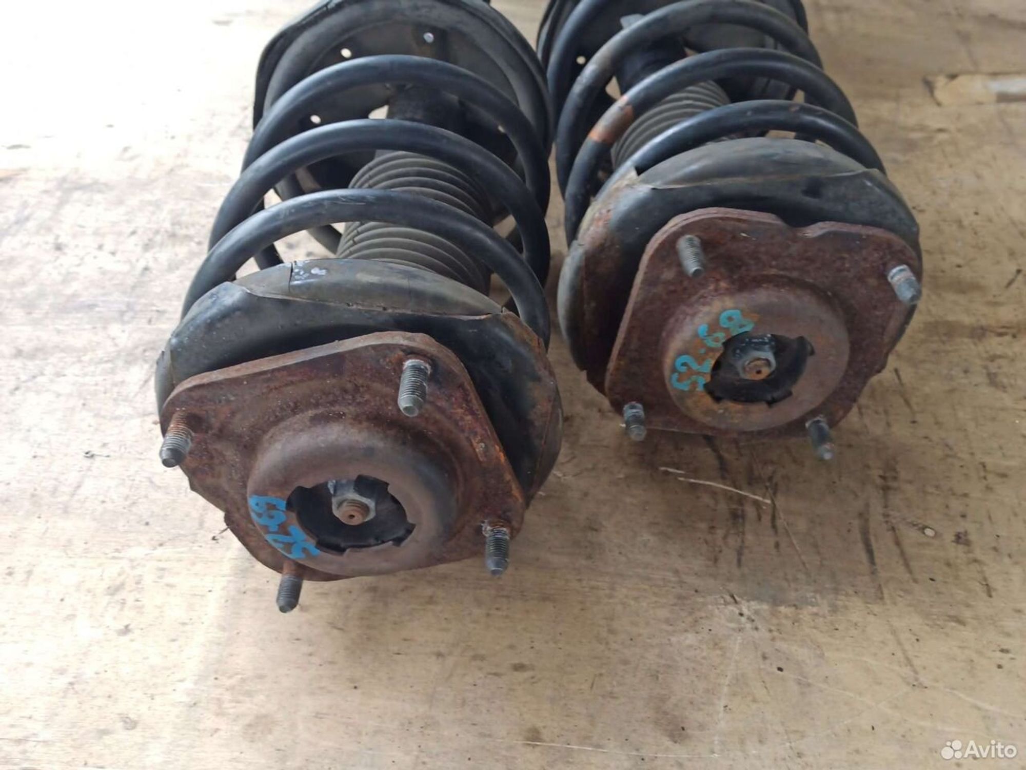 Стойки передние пара Mazda Premacy cp8w, 7500 рублей, Ленина