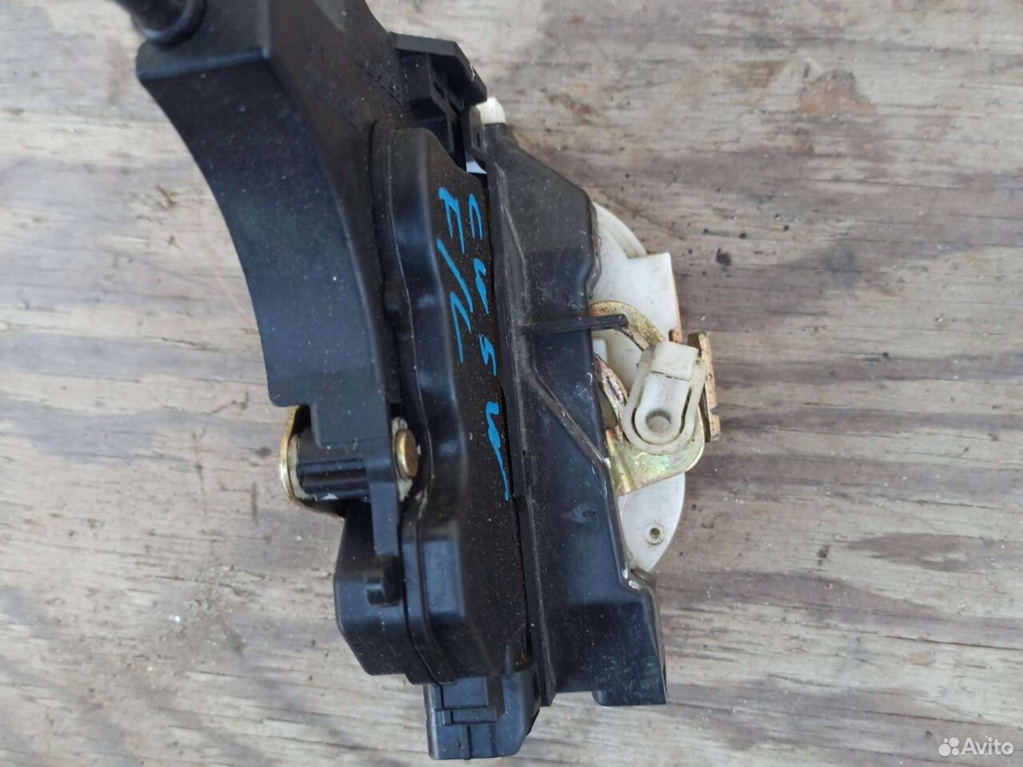 Замок двери Mitsubishi Outlander XL передний левый, 800 рублей, Ленина