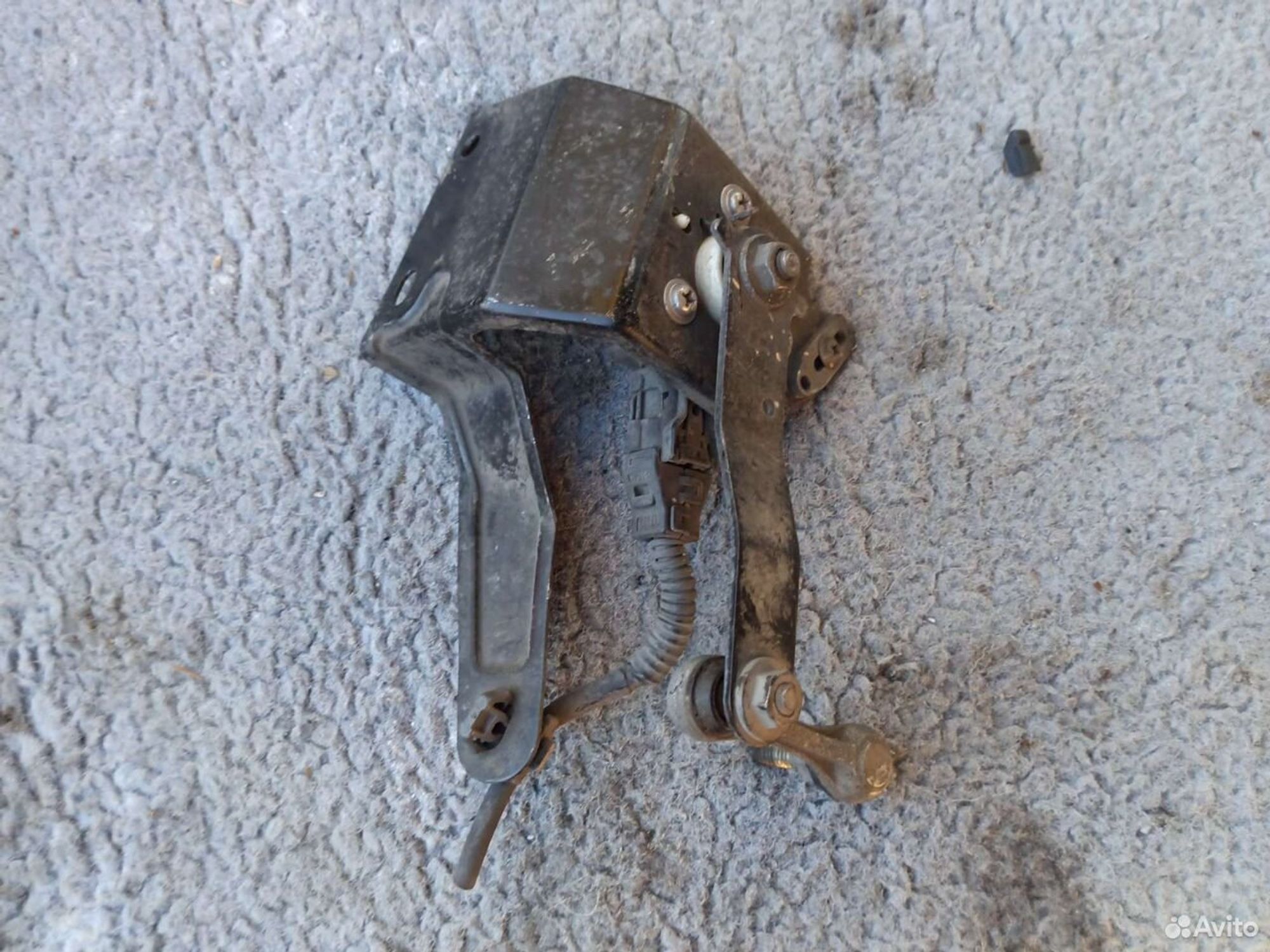 Датчик положения кузова Toyota Crown Majesta задни, 2000 рублей, Ленина