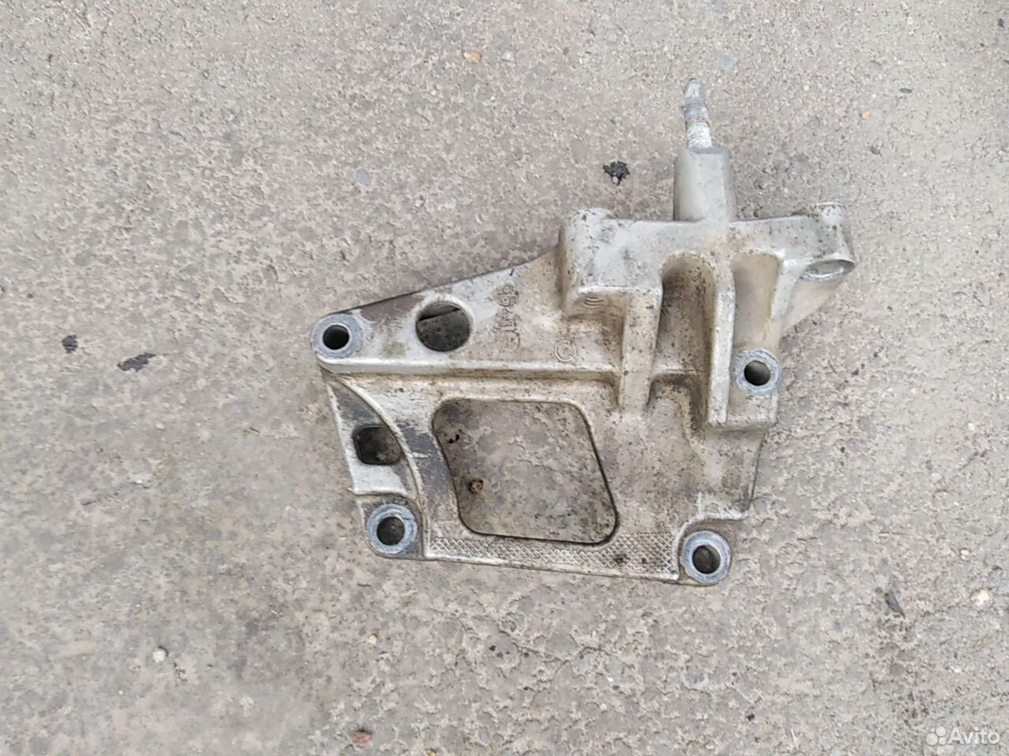 Кронштейн двигателя nissan liberty qr20de, 500 рублей, Ленина