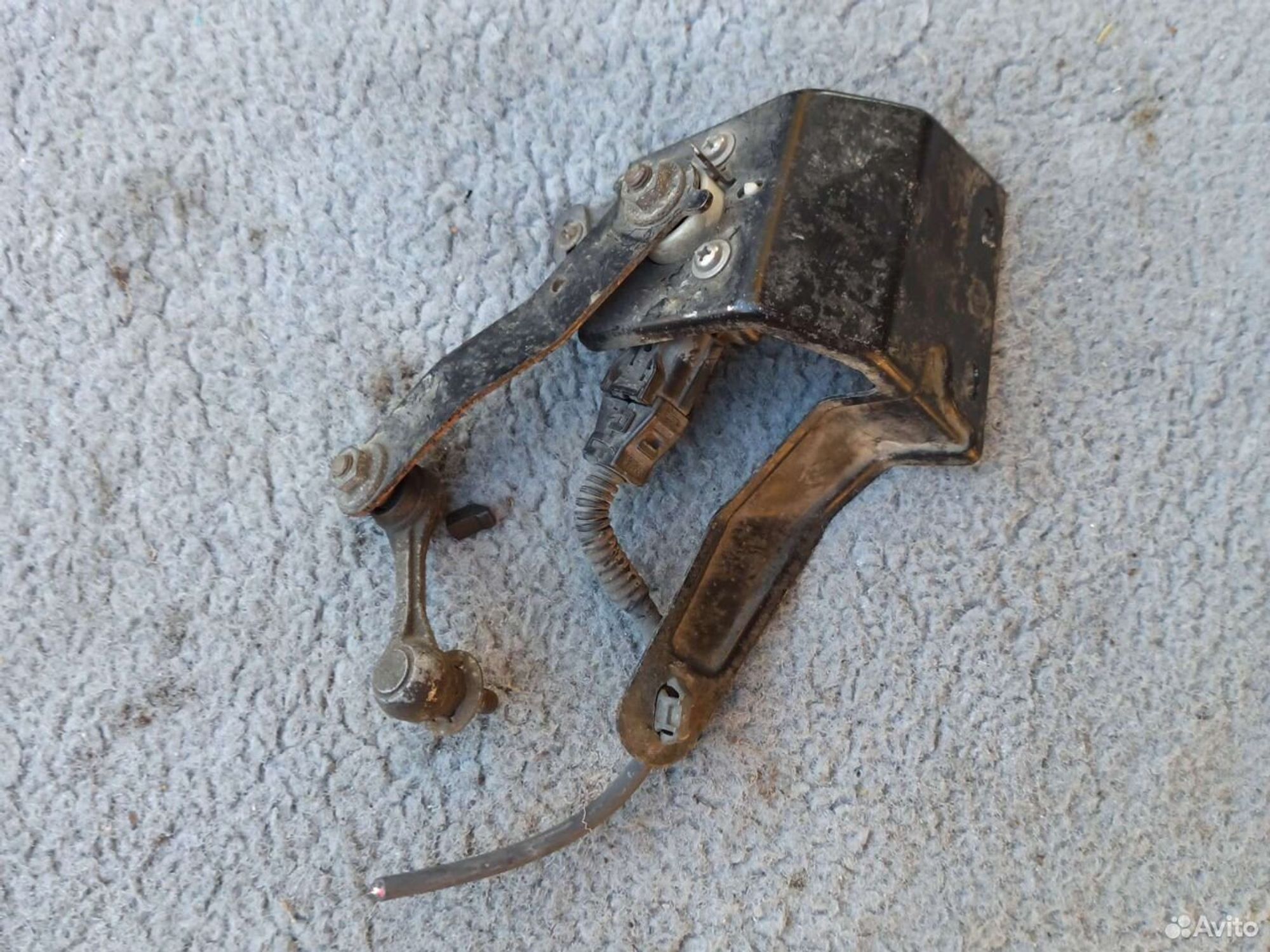 Датчик положения кузова Toyota Crown Majesta задни, 2000 рублей, Ленина