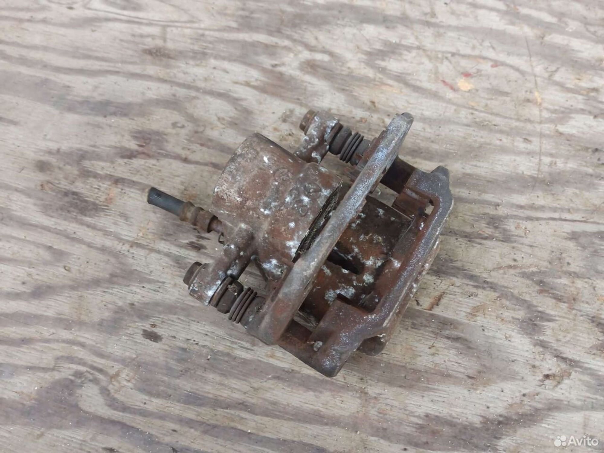 Суппорт Toyota Avensis azt251 задний правый, 1400 рублей, Ленина