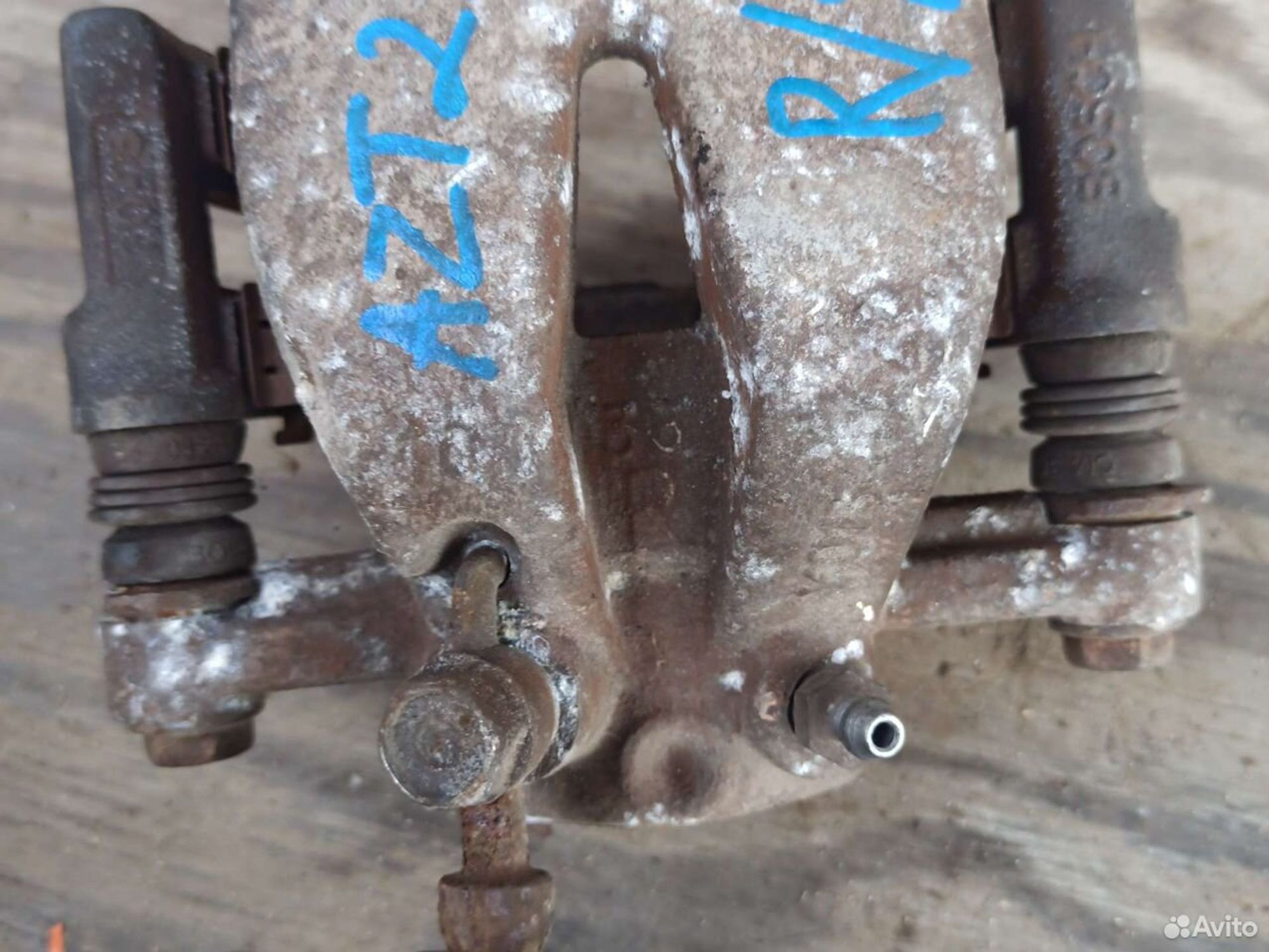 Суппорт Toyota Avensis azt251 задний правый, 1400 рублей, Ленина