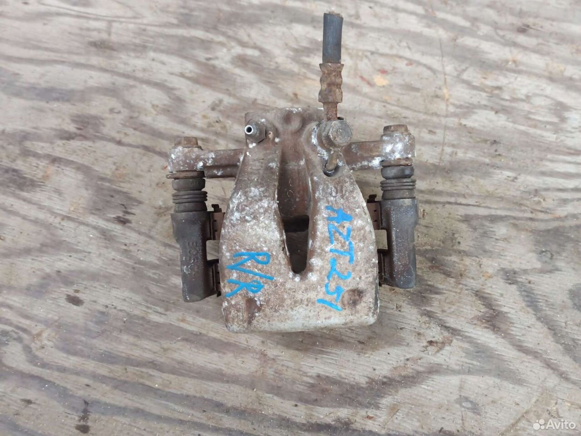 Суппорт Toyota Avensis azt251 задний правый, 1400 рублей, Ленина