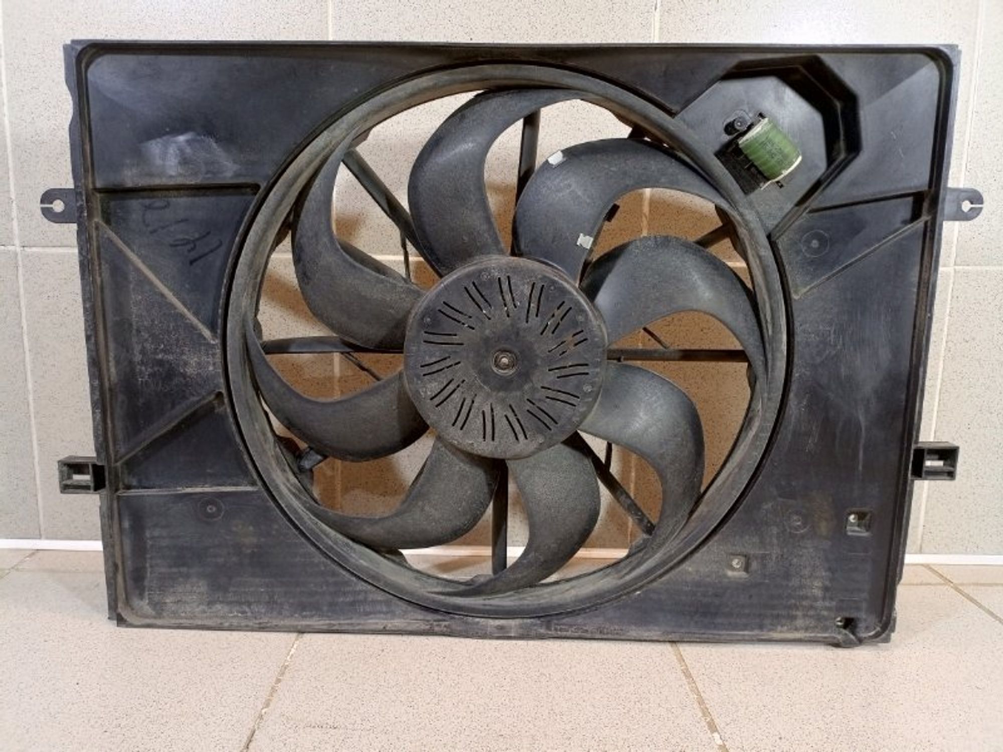 https://ycs.partsauto.market/partsauto-images/thmbs/dc0eef04b6e03176379763a38d44e994/121cc1ab1445688a0a380f2d737997be/39000814f3735d4483267898e76b0517.jpg