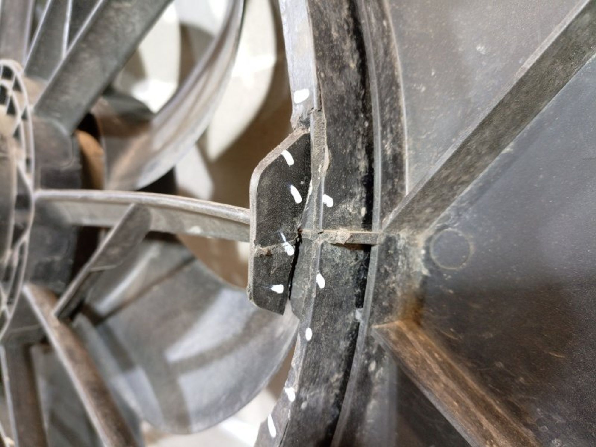 https://ycs.partsauto.market/partsauto-images/thmbs/dc0eef04b6e03176379763a38d44e994/121cc1ab1445688a0a380f2d737997be/5d3c34ea3f594c60b091c529b8b64a3b.jpg