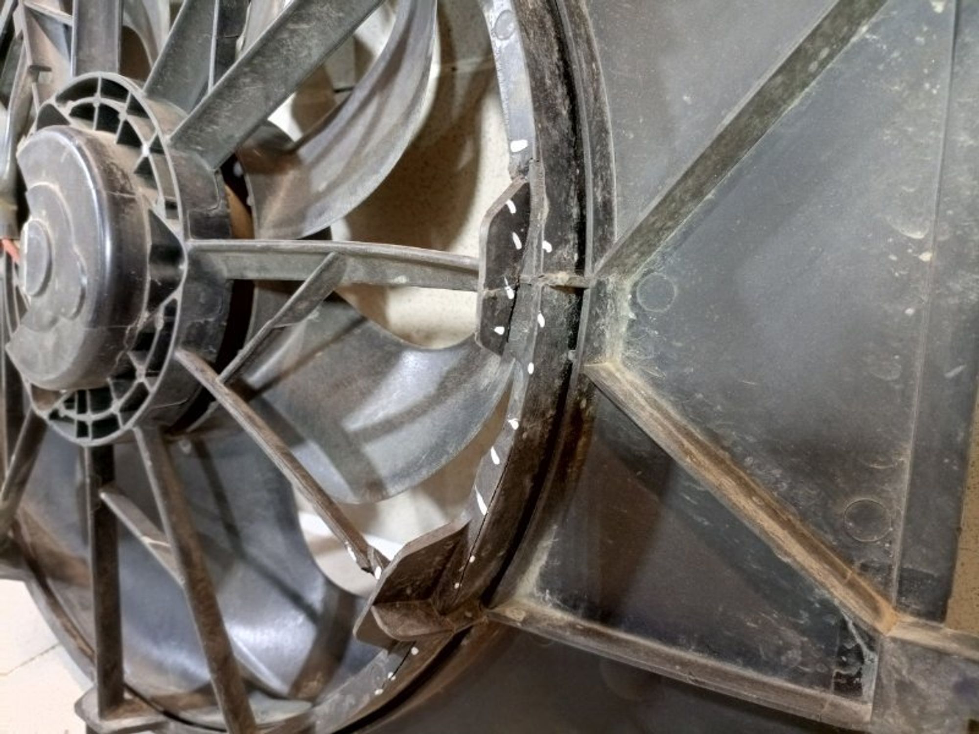 https://ycs.partsauto.market/partsauto-images/thmbs/dc0eef04b6e03176379763a38d44e994/121cc1ab1445688a0a380f2d737997be/931cd69f1744ef57403737df18614b46.jpg