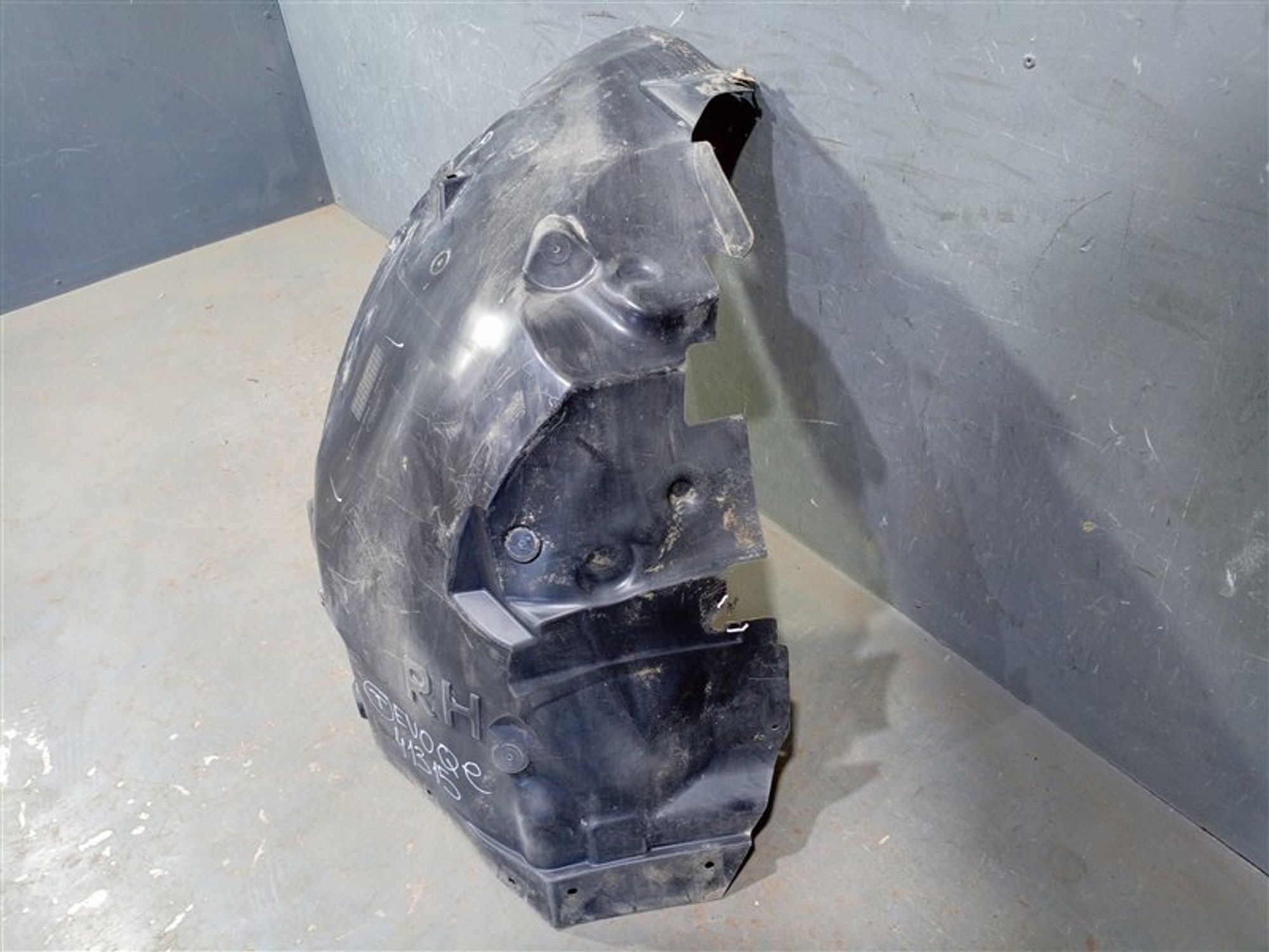 https://ycs.partsauto.market/partsauto-images/thmbs/dc0eef04b6e03176379763a38d44e994/158989460c0cdc9e76ec852a080ce15d/0d95b1e9a6fafedba8b7fdacdf74c6b4.jpg