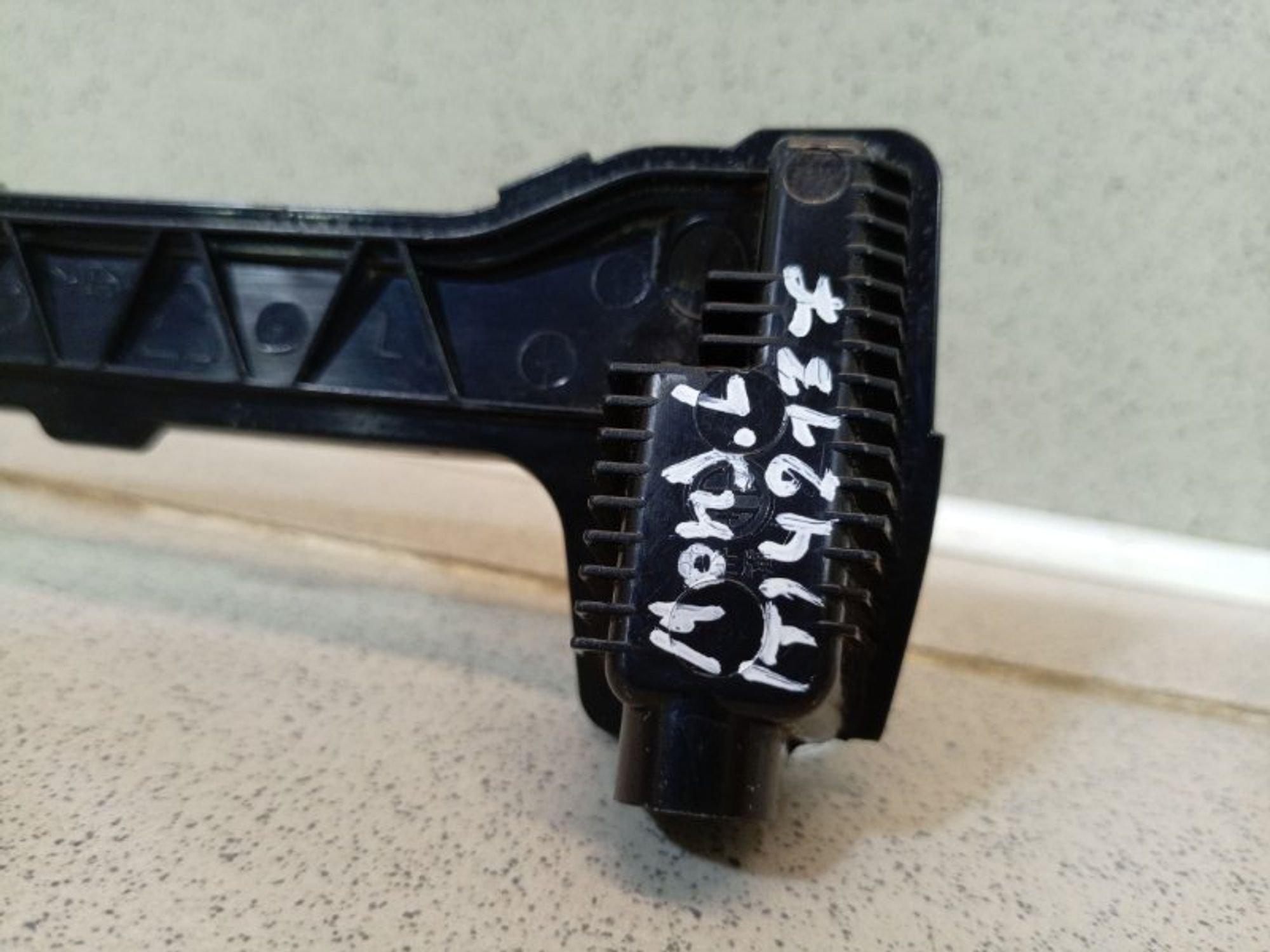 https://ycs.partsauto.market/partsauto-images/thmbs/dc0eef04b6e03176379763a38d44e994/420643253b5606b006fcf1cc2f05c1ac/e63cee2b849fe8451e86ec439076102e.jpg