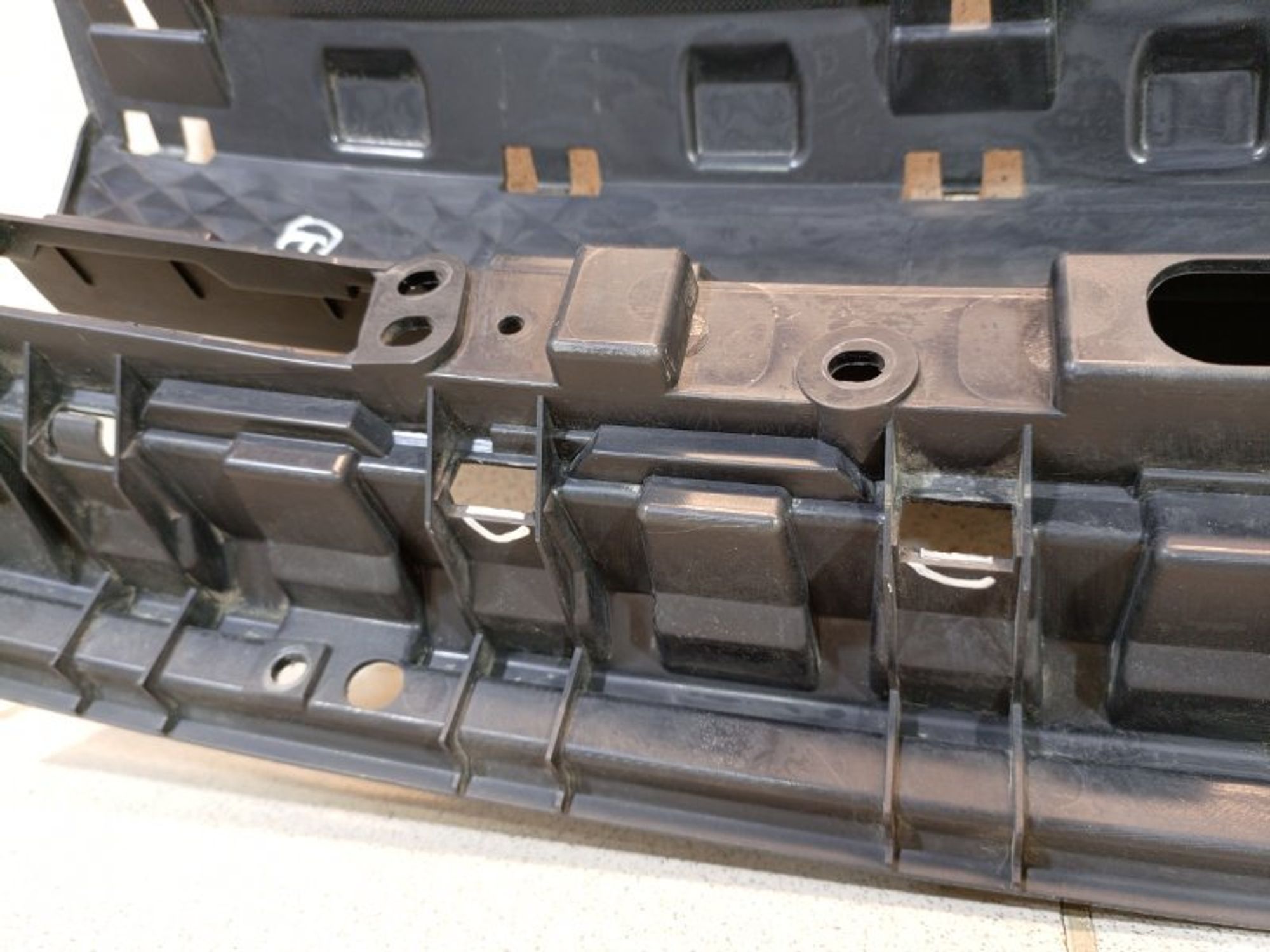 https://ycs.partsauto.market/partsauto-images/thmbs/dc0eef04b6e03176379763a38d44e994/57c474b5fa87df6a13f2c6fd1314b9bc/d68b2468512e1554faa99ffa3a7af1c9.jpg