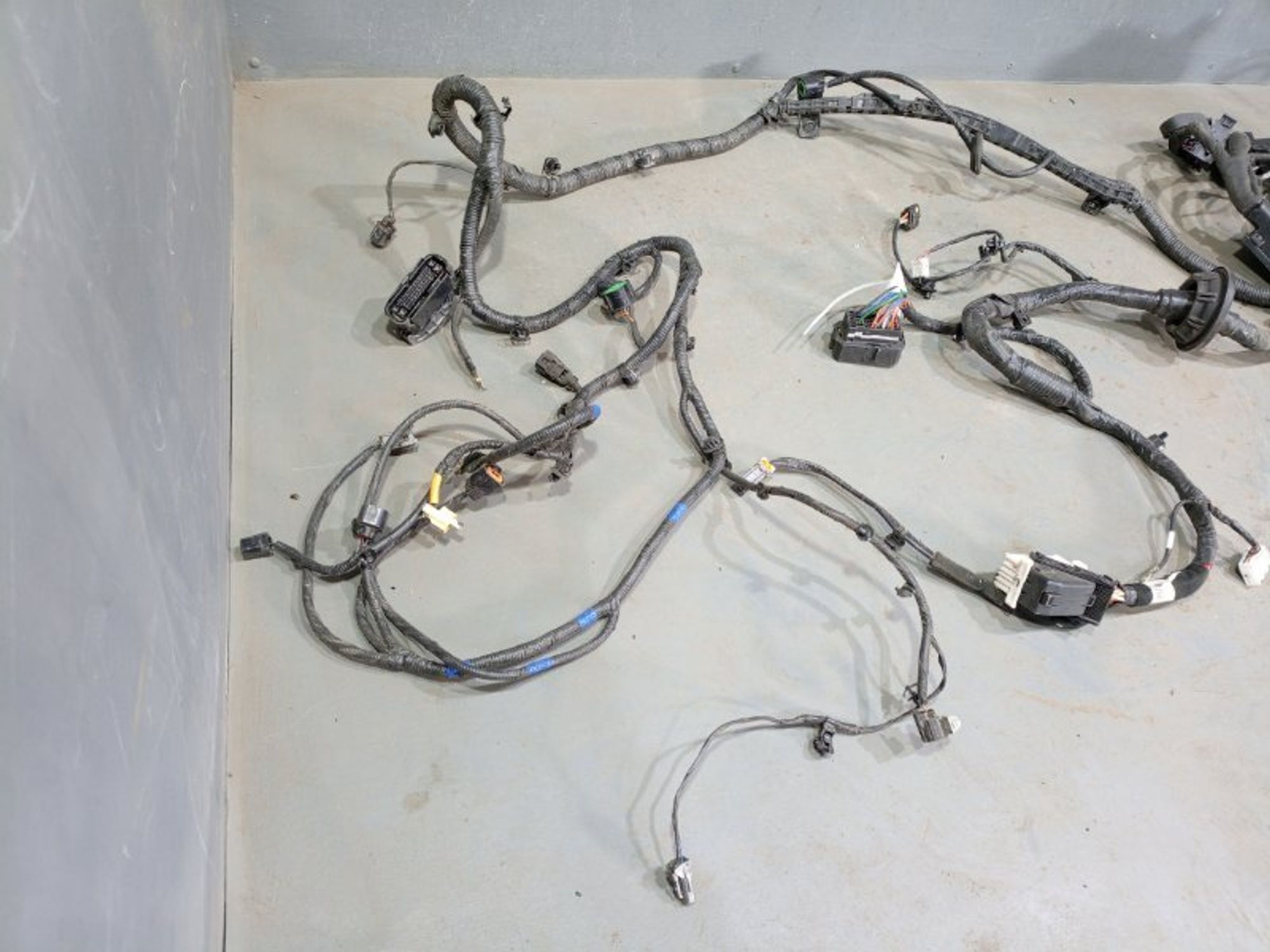https://ycs.partsauto.market/partsauto-images/thmbs/dc0eef04b6e03176379763a38d44e994/5d6c9d7187a810f5a46dc99af7db913f/6126945074dbac0cf2fd3d6804a87f6b.jpg