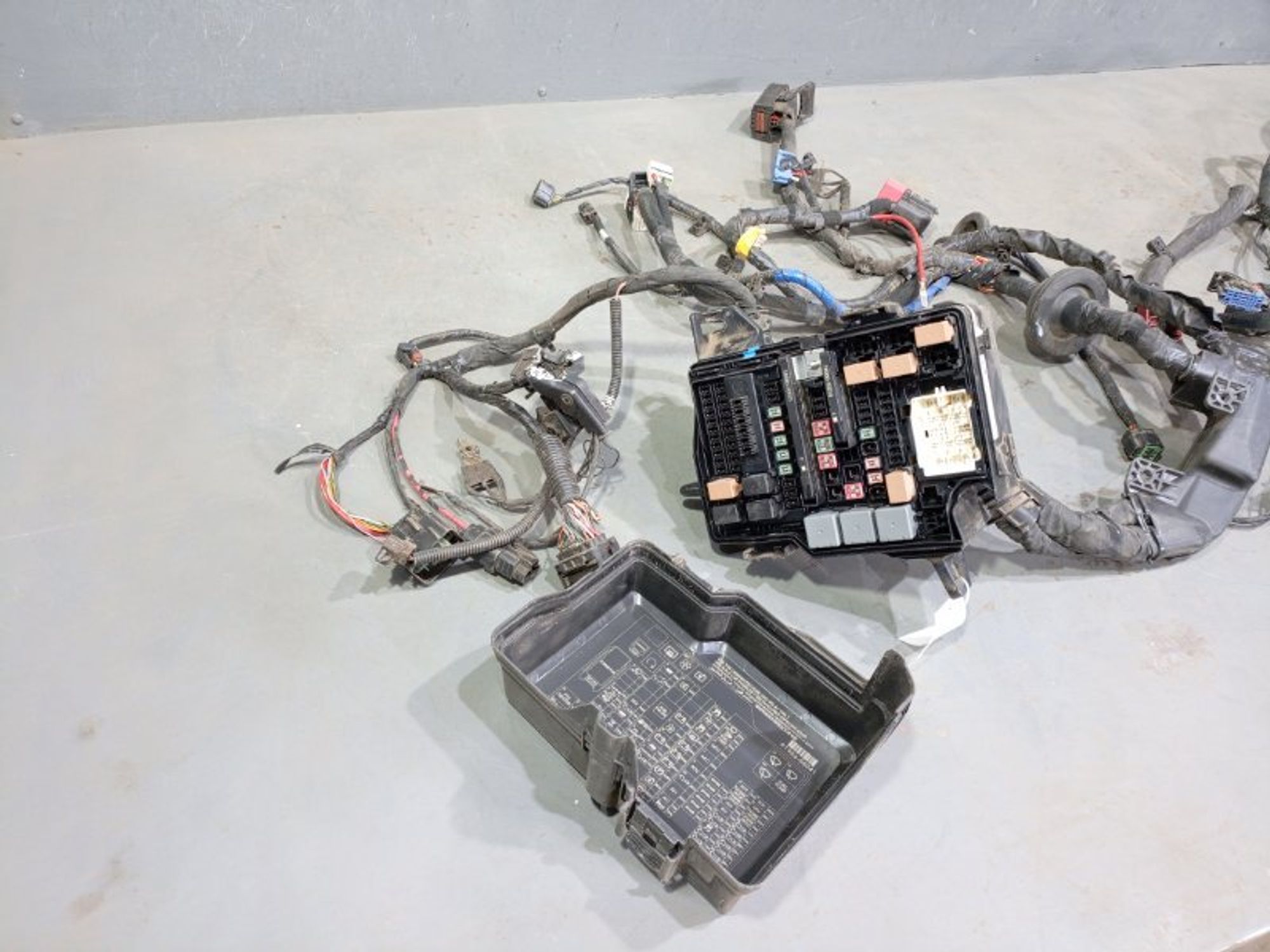 https://ycs.partsauto.market/partsauto-images/thmbs/dc0eef04b6e03176379763a38d44e994/67d762f7106b94265807675bbe025fa9/841c55248c25636ffe15531f9fd2b336.jpg