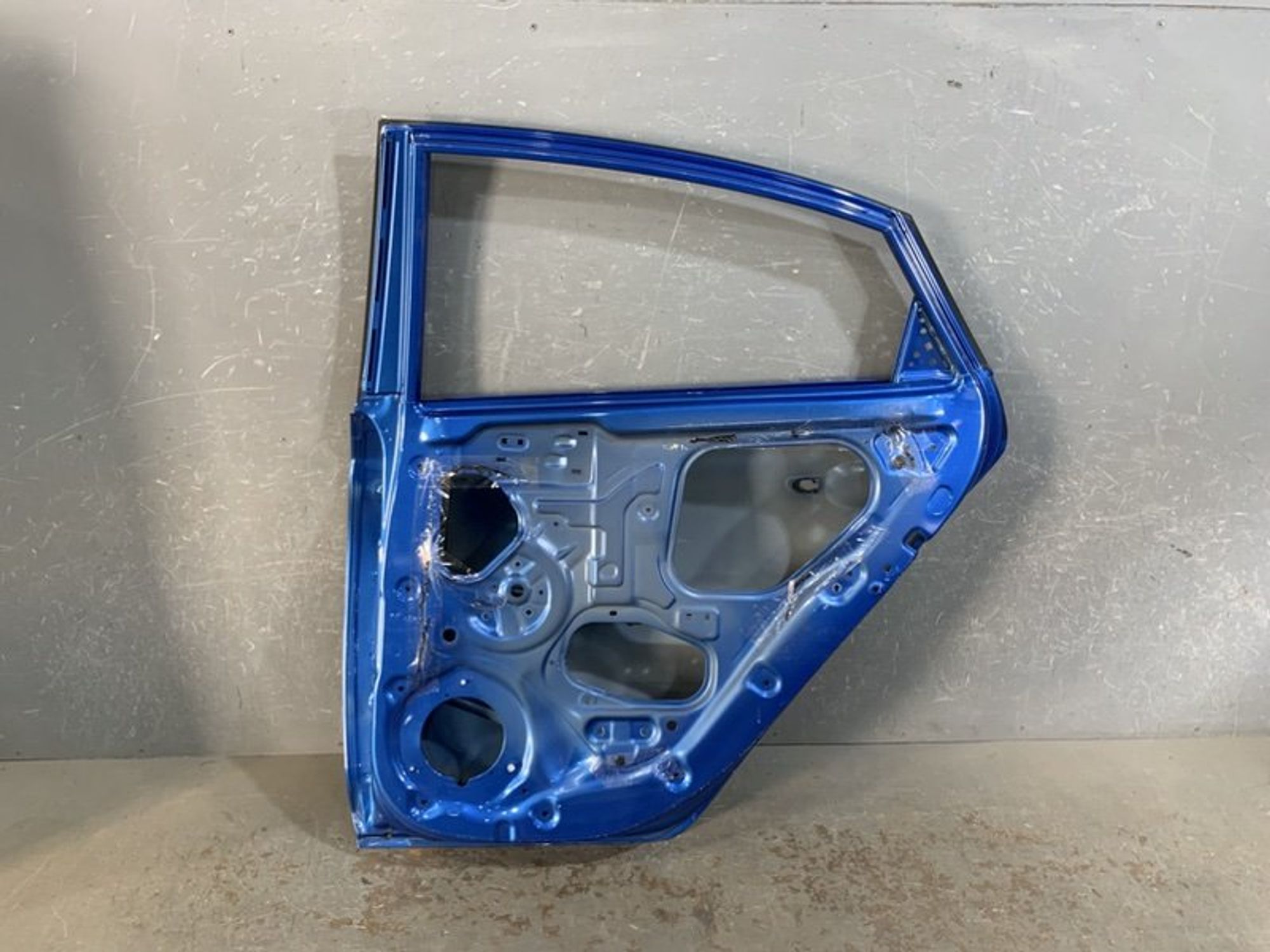 https://ycs.partsauto.market/partsauto-images/thmbs/dc0eef04b6e03176379763a38d44e994/75abd0901be2b37c691e706da6b60d4a/05a81c45d33ae0e9c61127e8834cda6a.jpg