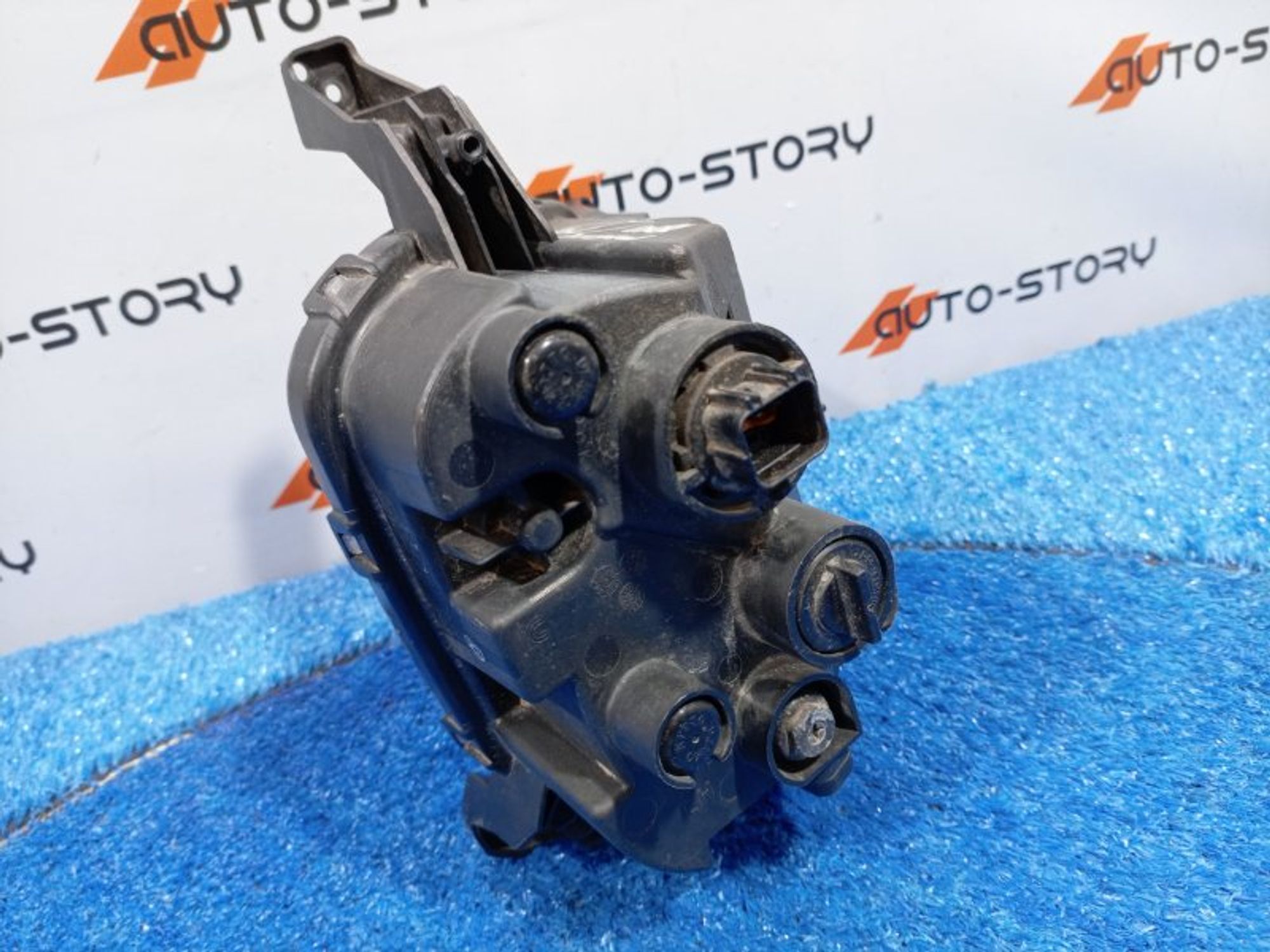 https://ycs.partsauto.market/partsauto-images/thmbs/dc0eef04b6e03176379763a38d44e994/7bd9a6d8b56cdf4aaf39140b47cc2f84/8fe2602fb999d1cf159f2bb9cf98dcd3.jpg