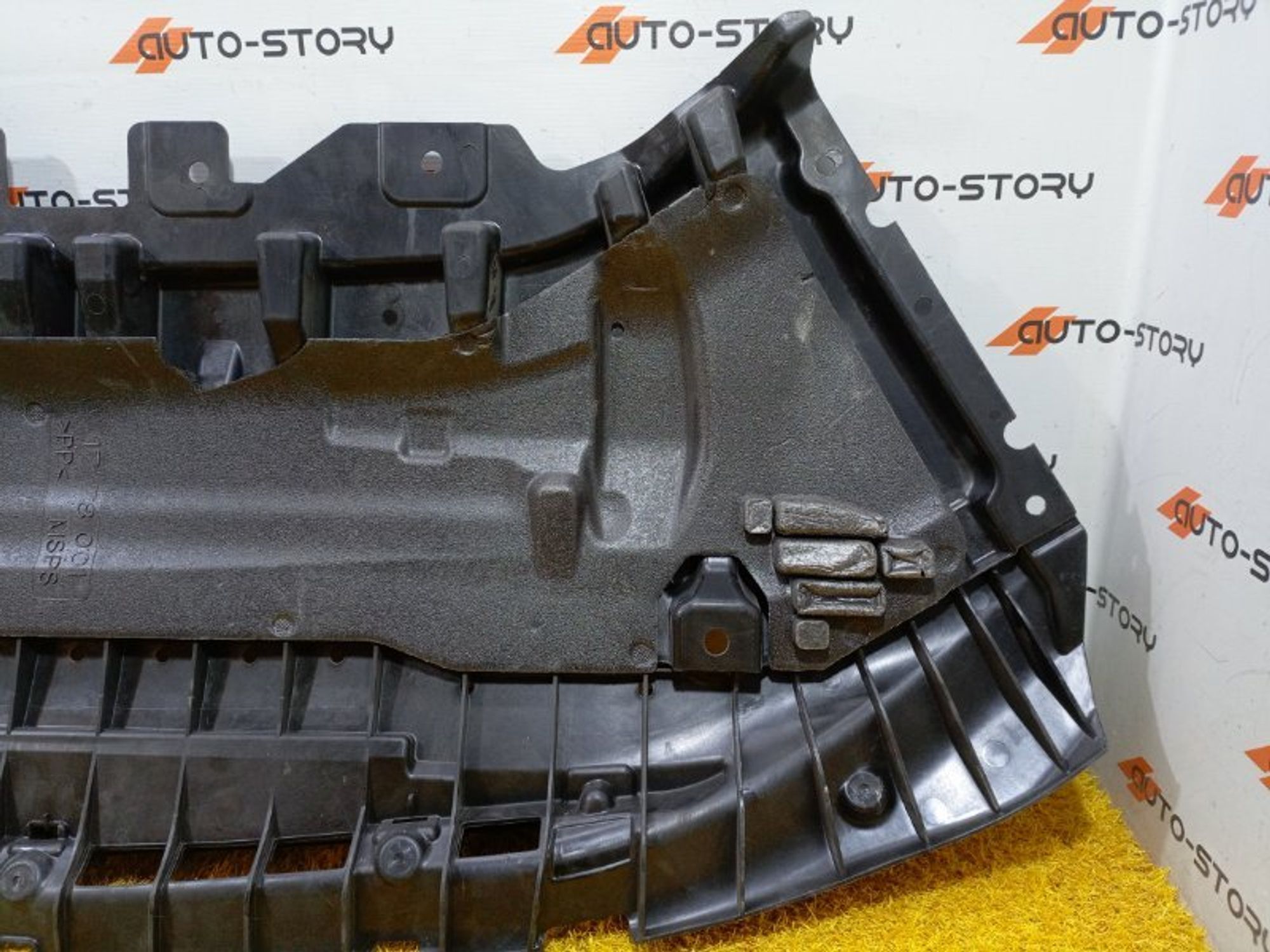 https://ycs.partsauto.market/partsauto-images/thmbs/dc0eef04b6e03176379763a38d44e994/7d111b7a1b11bb55427a9de50b625940/147b6d1d14a0490f092bf8aacfd95f39.jpg