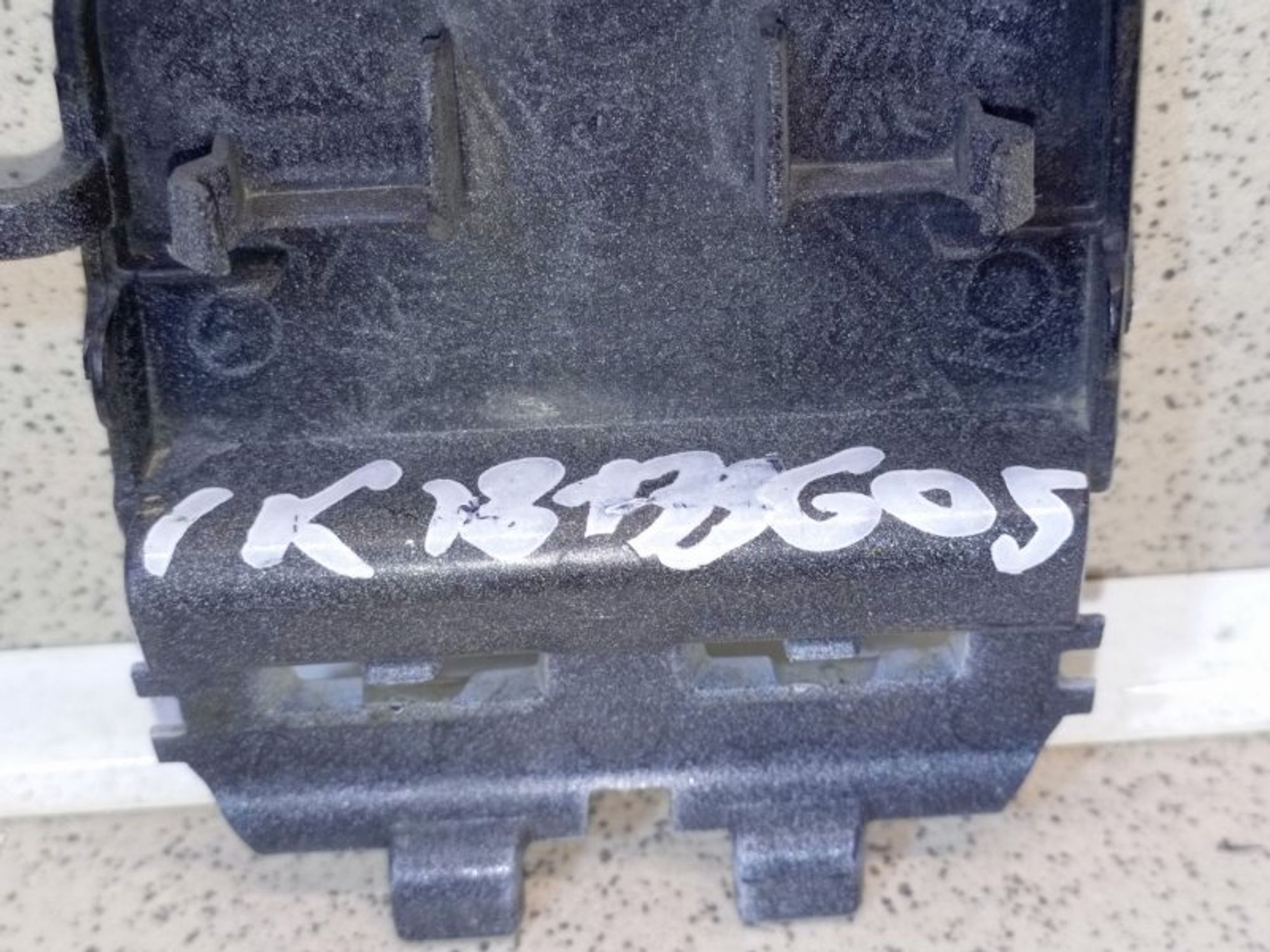https://ycs.partsauto.market/partsauto-images/thmbs/dc0eef04b6e03176379763a38d44e994/932ca3004b7329eb73912ce88f074e72/26fb420fddde7d1a7b86ef3bb03e0feb.jpg
