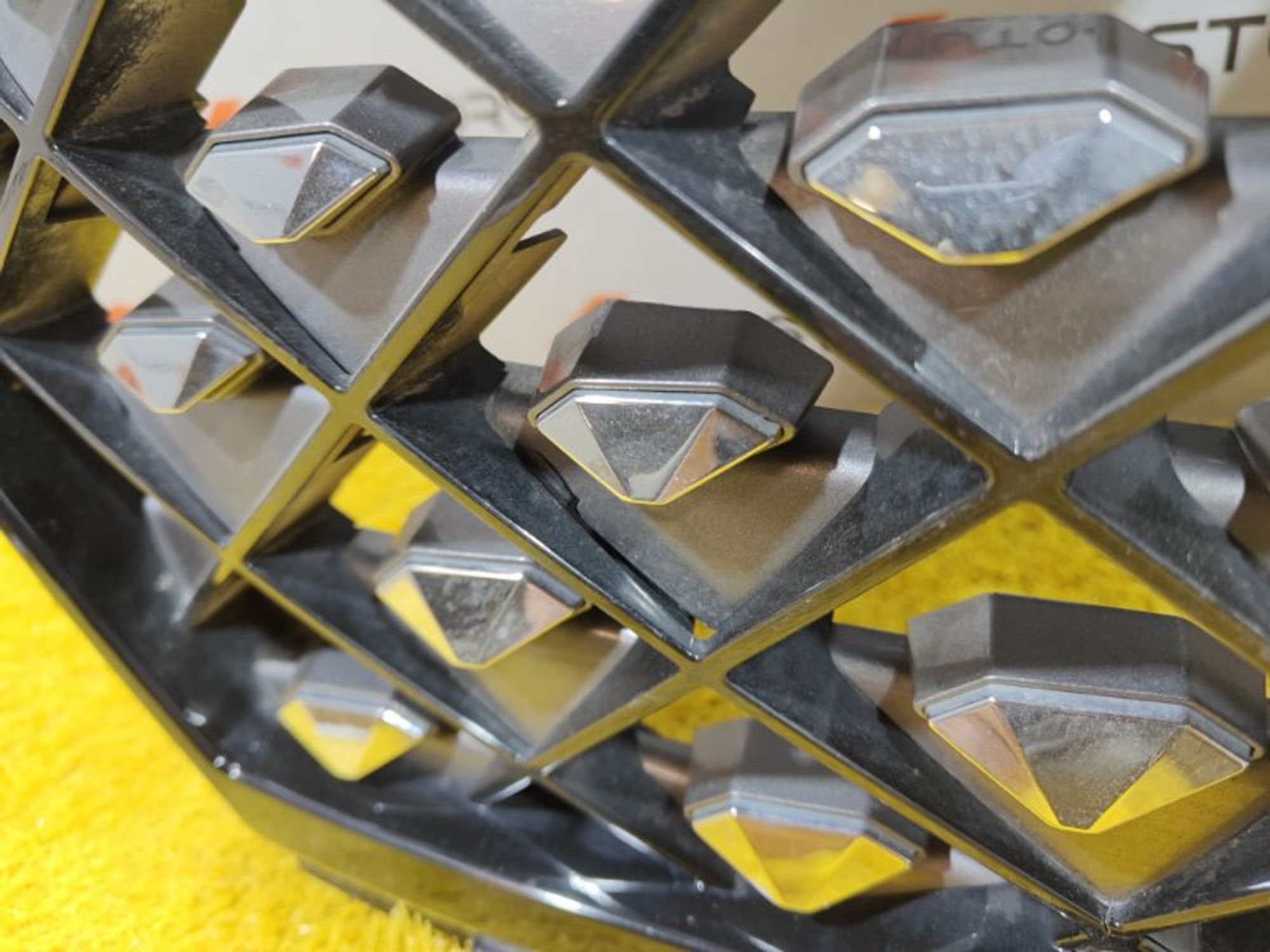 https://ycs.partsauto.market/partsauto-images/thmbs/dc0eef04b6e03176379763a38d44e994/bbc222a4aa231178c9e52b92c2a133c7/ff09173660e923134c614b3c40baef7c.jpg
