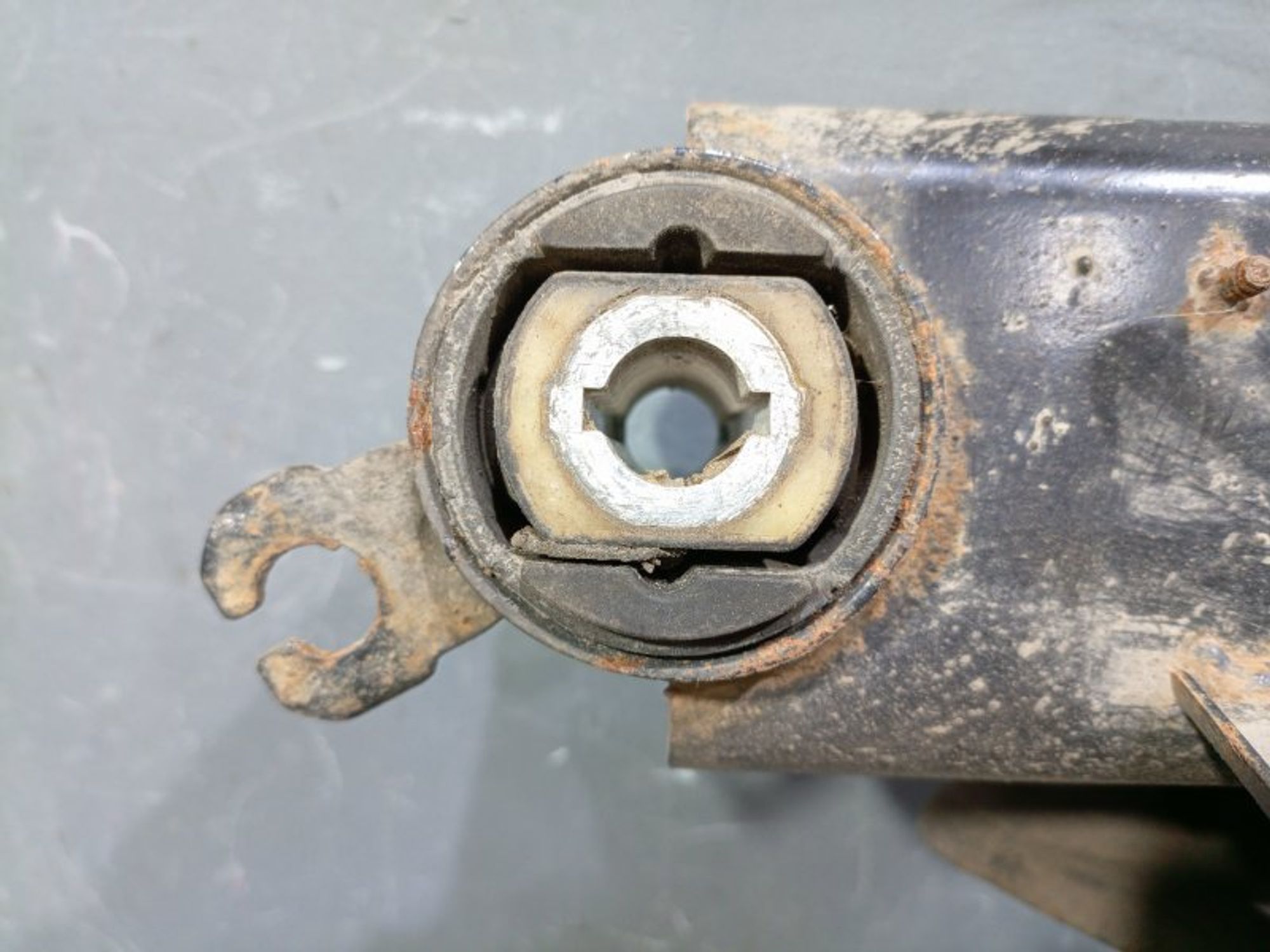 https://ycs.partsauto.market/partsauto-images/thmbs/dc0eef04b6e03176379763a38d44e994/c7709a8b29363a510ea4ae36f2adfbdc/0096d2064240f4b7d003c24f5605f4e5.jpg