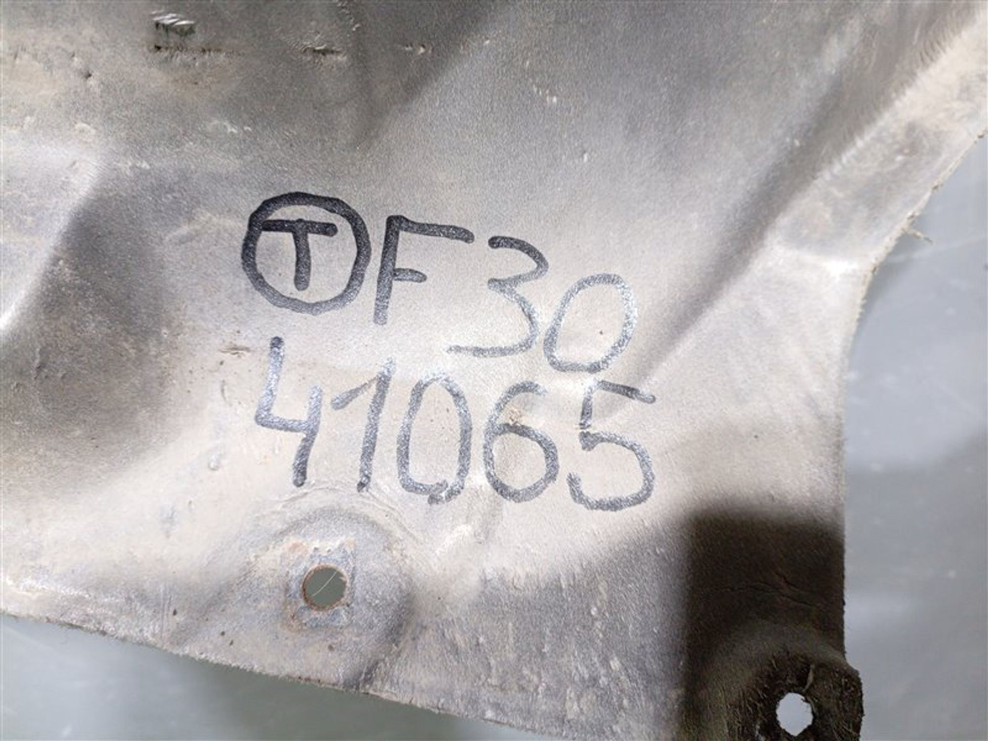 https://ycs.partsauto.market/partsauto-images/thmbs/dc0eef04b6e03176379763a38d44e994/d03862dc76a2a39179e2a2f963371ca3/eb023040a8b35e9a93ecab4af3335a54.jpg