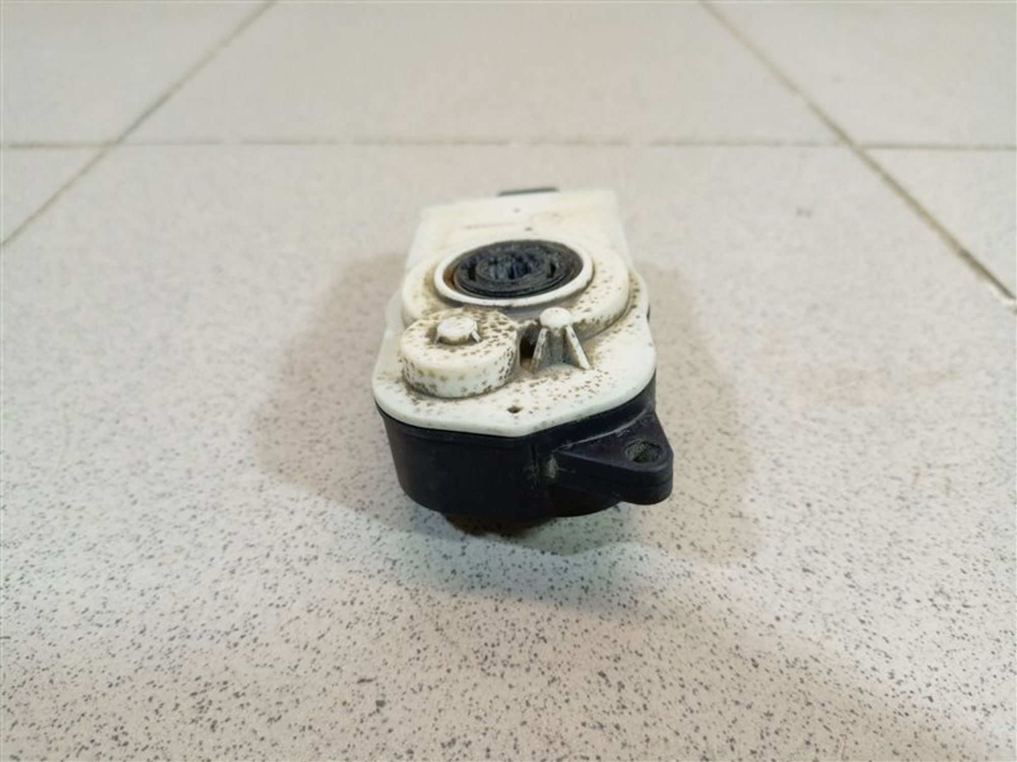 https://ycs.partsauto.market/partsauto-images/thmbs/dc0eef04b6e03176379763a38d44e994/d9d830e8f17a32da6bdcb5b6303ef886/ea095f6aab77c84d9f26e7b9251c8151.jpg