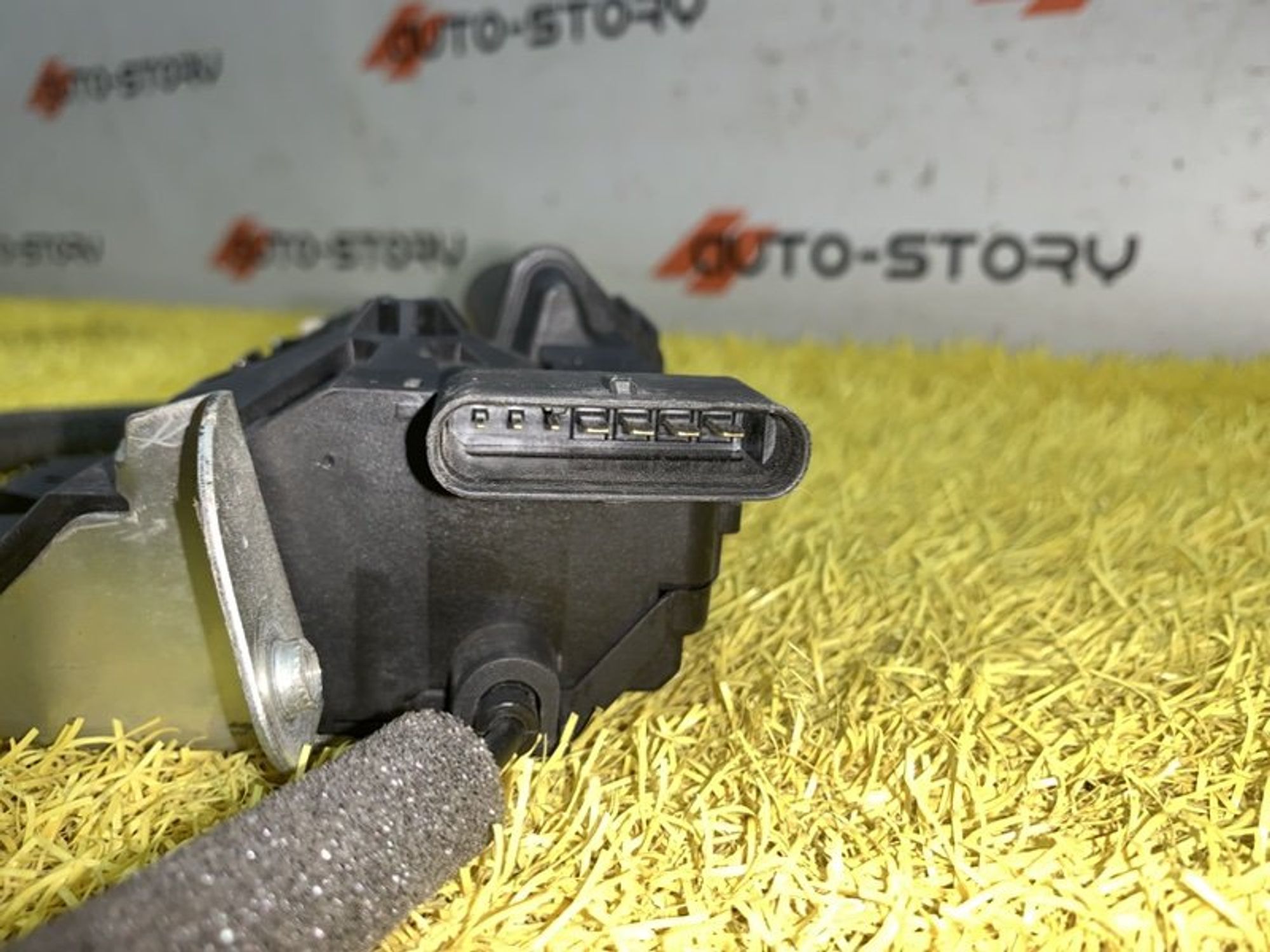 https://ycs.partsauto.market/partsauto-images/thmbs/dc0eef04b6e03176379763a38d44e994/e3e00de66f0ed182f5d143abb5f0ce23/cf6ad59274c5f07b0e3d8d926cdf569d.jpg