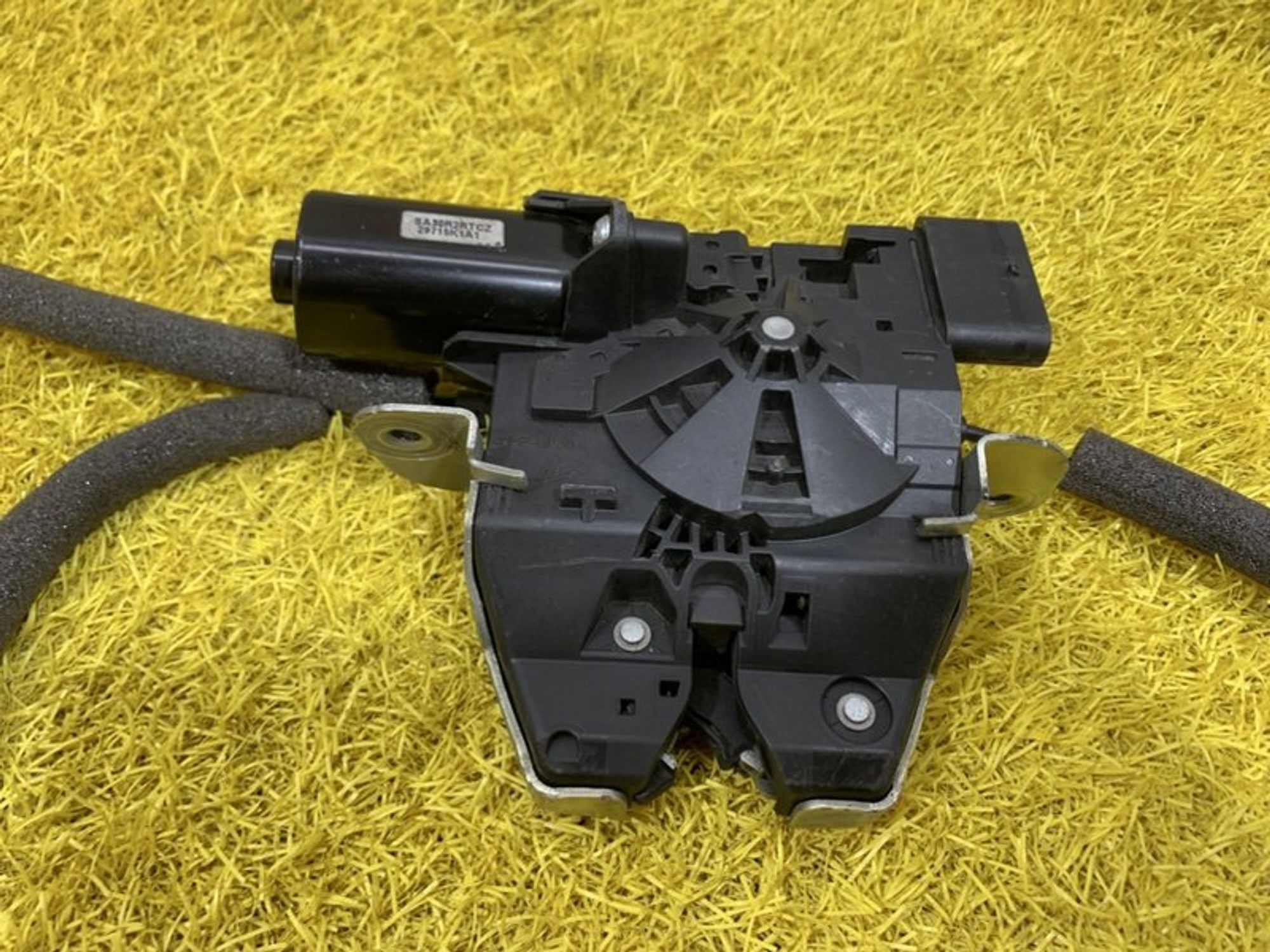 https://ycs.partsauto.market/partsauto-images/thmbs/dc0eef04b6e03176379763a38d44e994/e3e00de66f0ed182f5d143abb5f0ce23/fbd3f933c6fc6195970b17941f90c21a.jpg