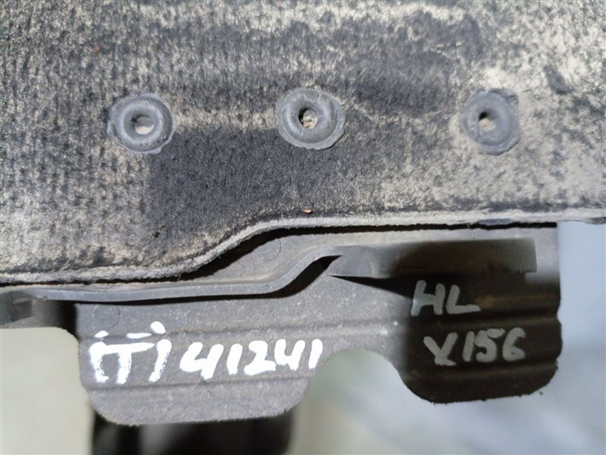 https://ycs.partsauto.market/partsauto-images/thmbs/dc0eef04b6e03176379763a38d44e994/e5bb4b450397da8a22fbe3a70bb62c3d/381b3895ea269e250b8df025e1c35f5b.jpg