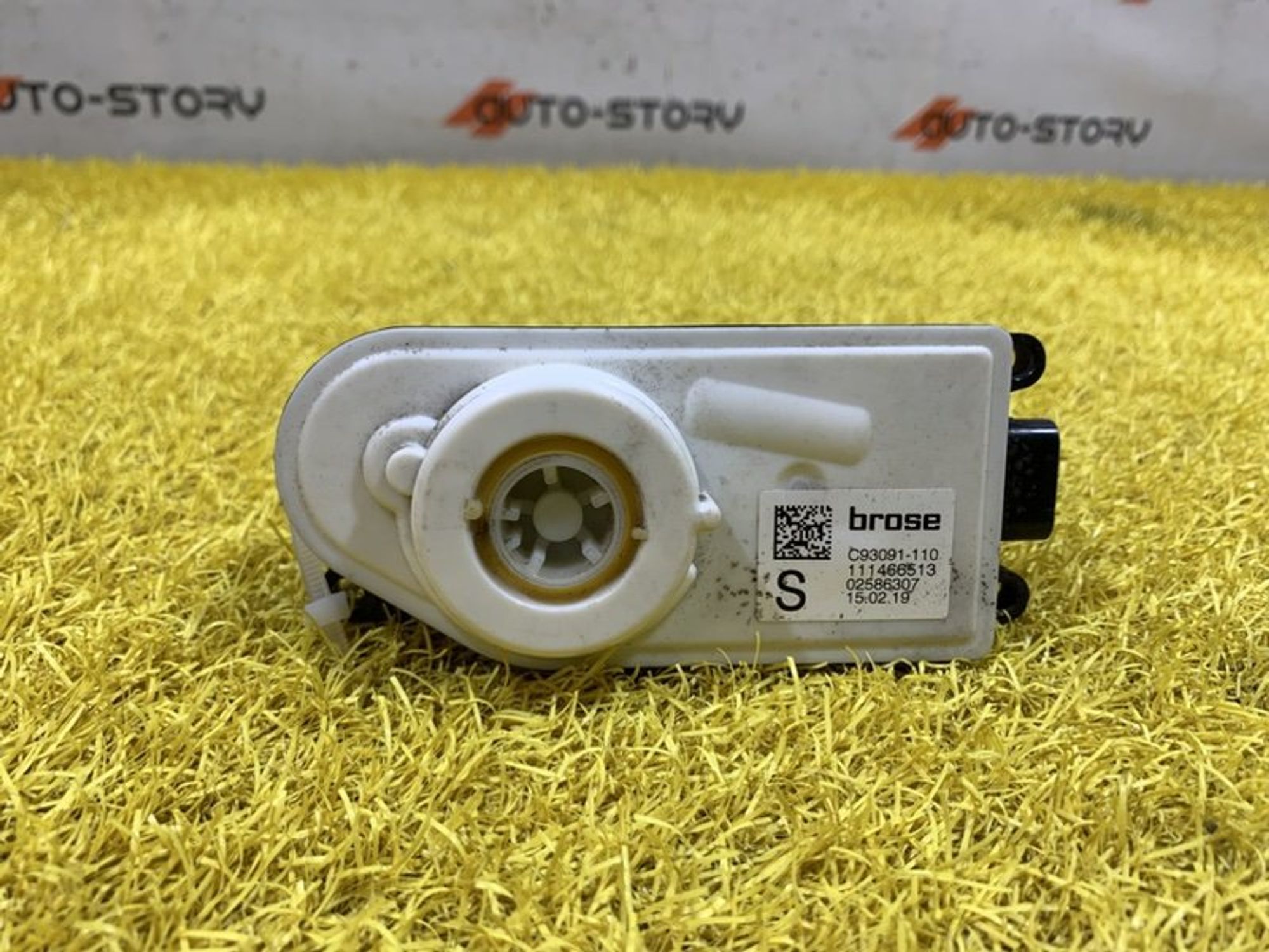 https://ycs.partsauto.market/partsauto-images/thmbs/dc0eef04b6e03176379763a38d44e994/f07ba563eb8dcb88c784a7060bec5bc8/6b7ec8da6f4a170133a7c13e9f09402e.jpg