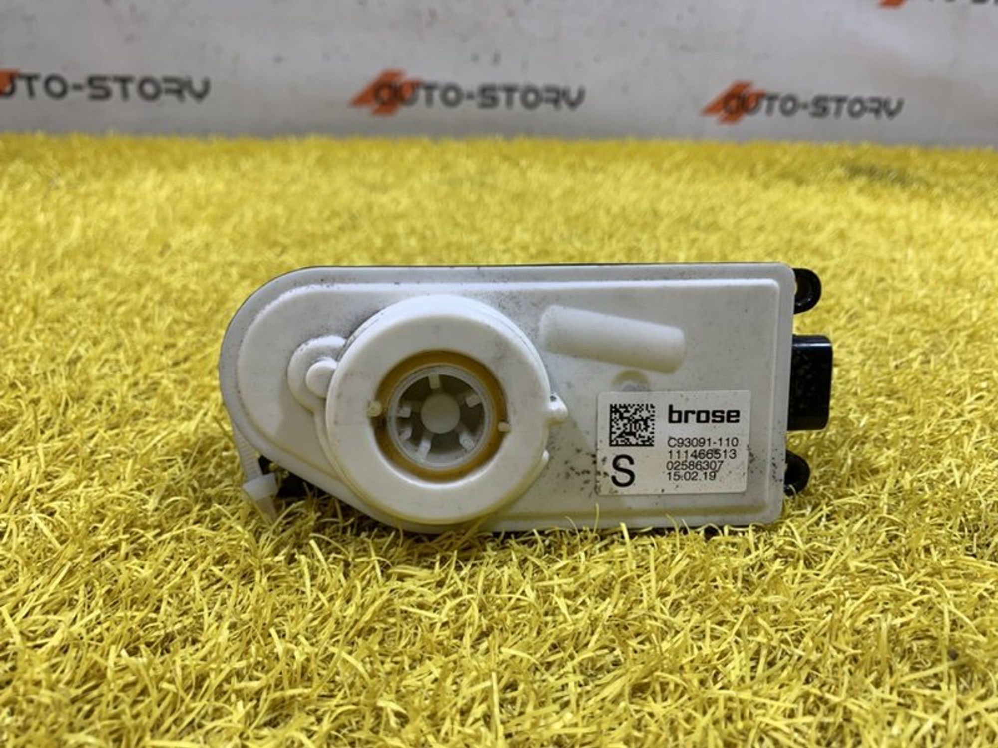 https://ycs.partsauto.market/partsauto-images/thmbs/dc0eef04b6e03176379763a38d44e994/f07ba563eb8dcb88c784a7060bec5bc8/a4c274d1ae71dbf905b68c9a0874d431.jpg