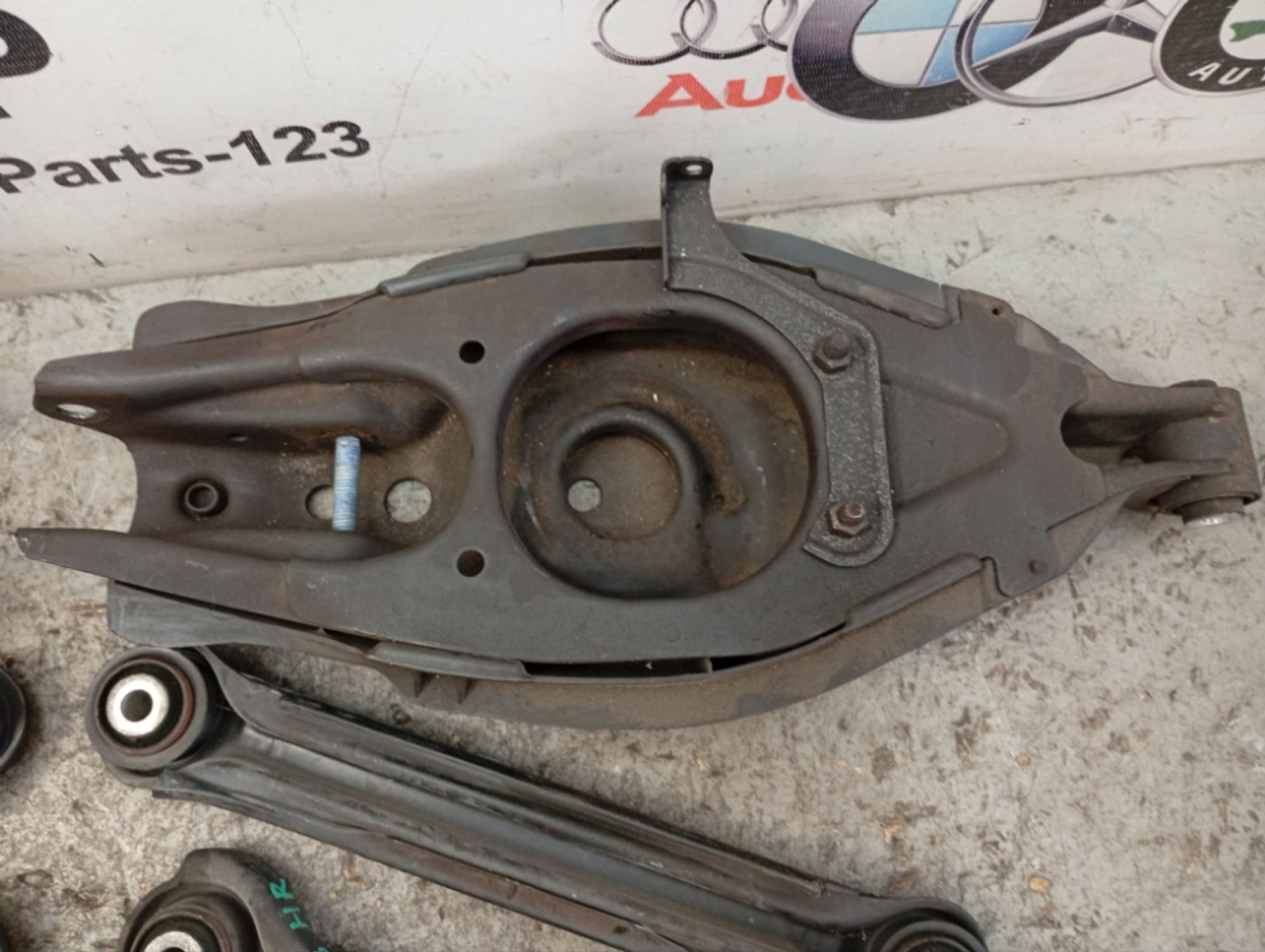 https://ycs.partsauto.market/partsauto-images/thmbs/dcfd8473e890d2b83921b2200c93d598/ed3531a860ef2e1c24ef302d8d3e0afb/0a8c271dd7db88cbb8d8087747bb6942.jpg