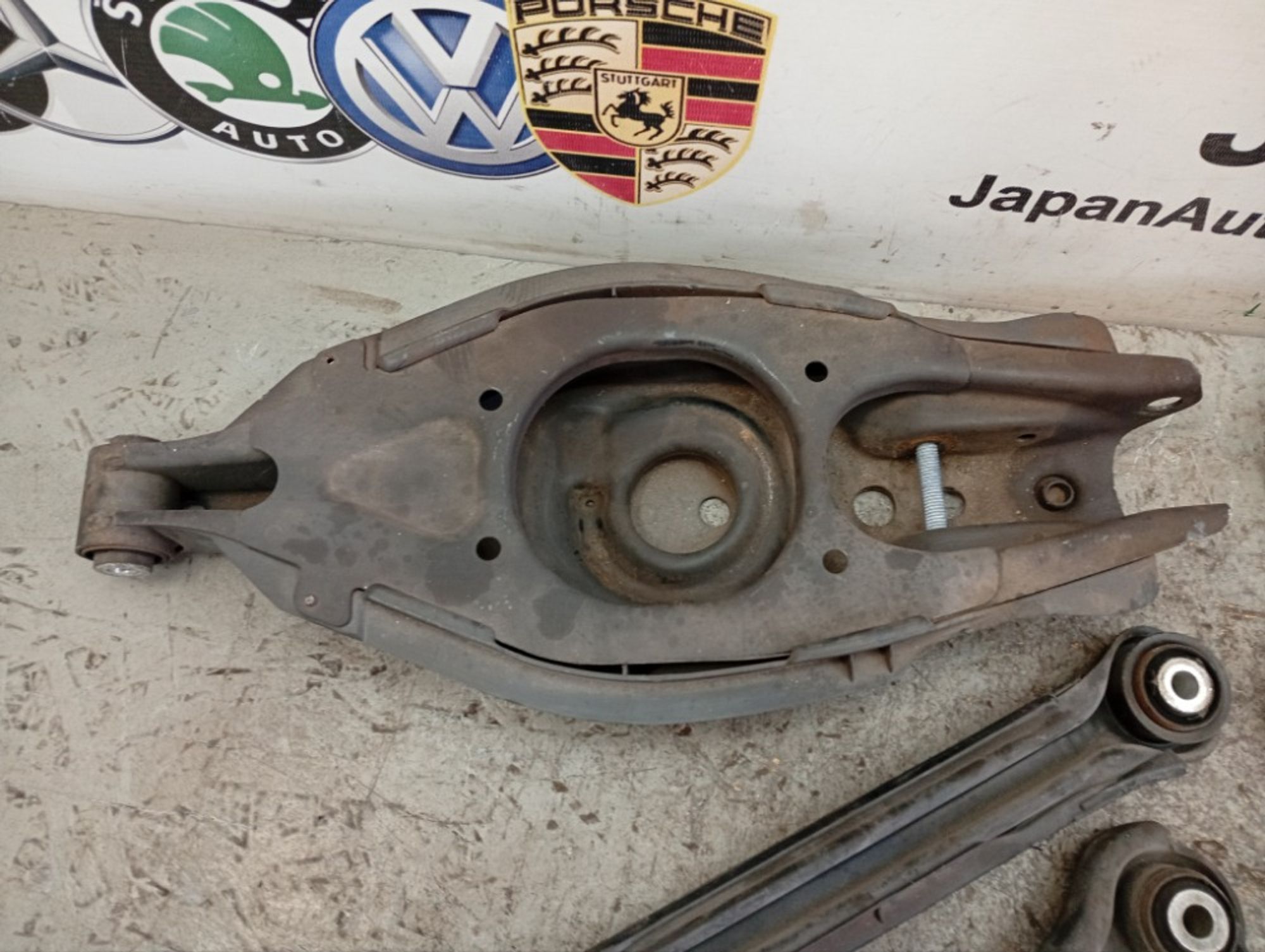 https://ycs.partsauto.market/partsauto-images/thmbs/dcfd8473e890d2b83921b2200c93d598/ed3531a860ef2e1c24ef302d8d3e0afb/d593e1083f97e8219c2ac4623a51d690.jpg