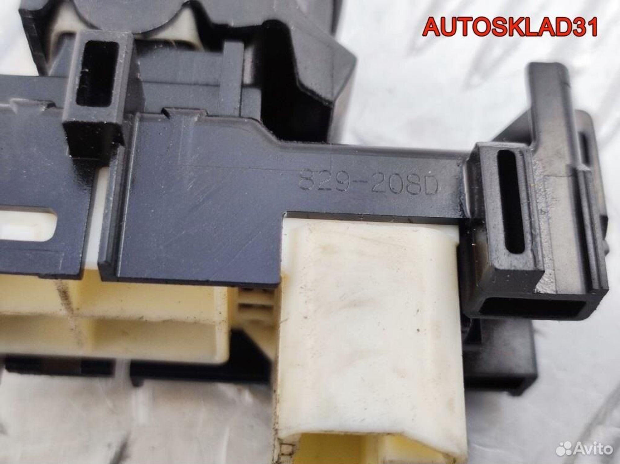 Кнопка стеклоподъемника Toyota Yaris 8481052030, 600 рублей, Дубовое