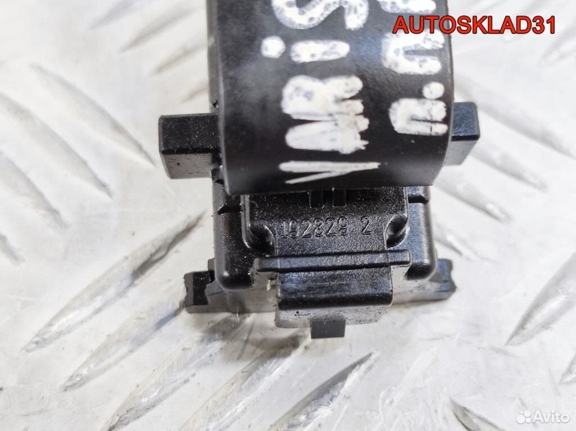 Кнопка стеклоподъемника Toyota Yaris 8481052030, 600 рублей, Дубовое