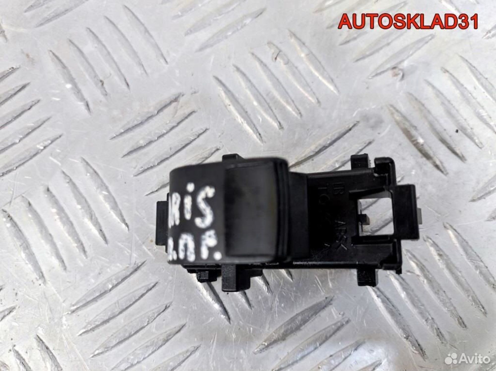 Кнопка стеклоподъемника Toyota Yaris 8481052030, 600 рублей, Дубовое