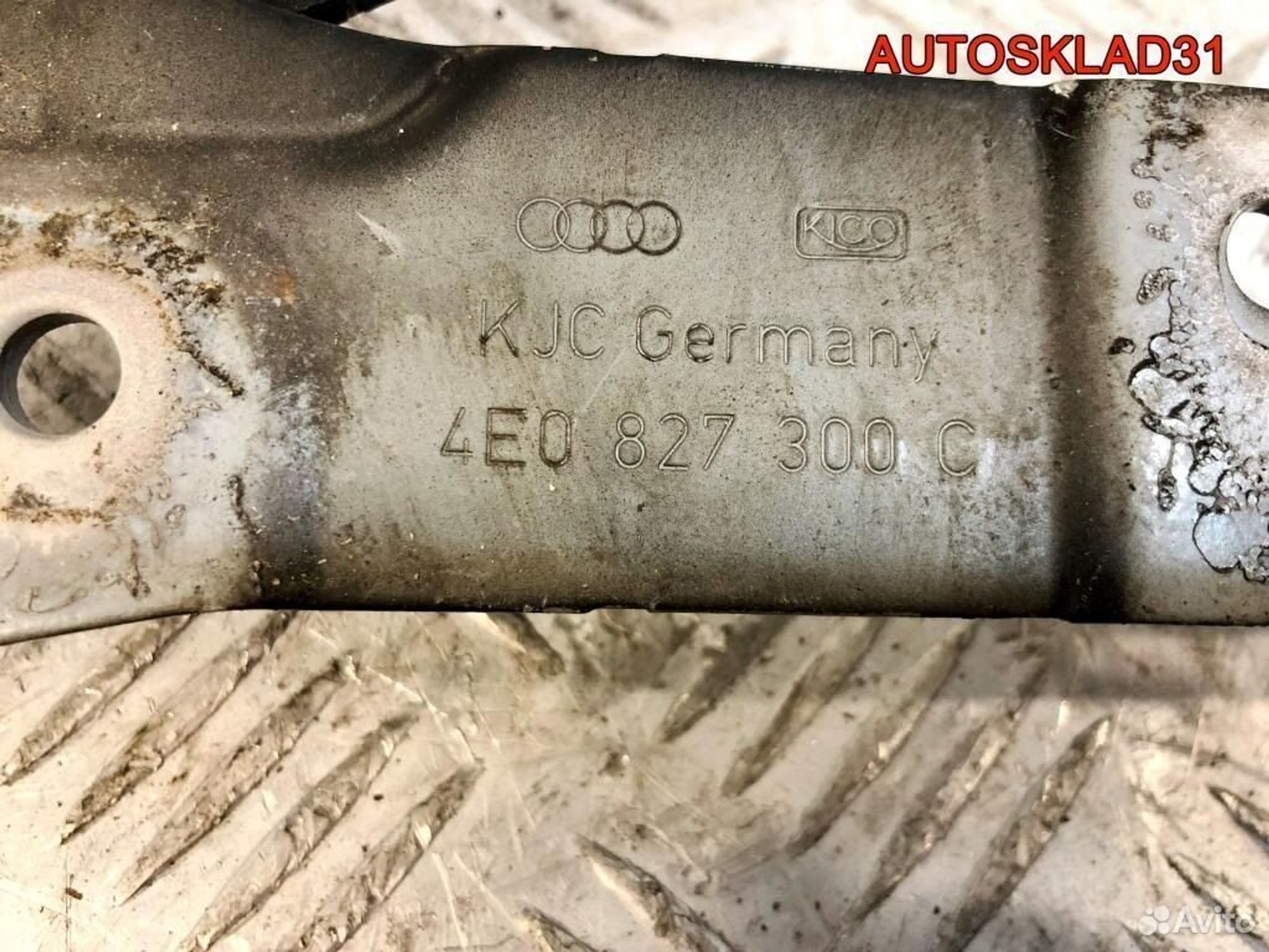 Петля крышки багажника правая Audi A8 4E0827300C, 900 рублей, Дубовое