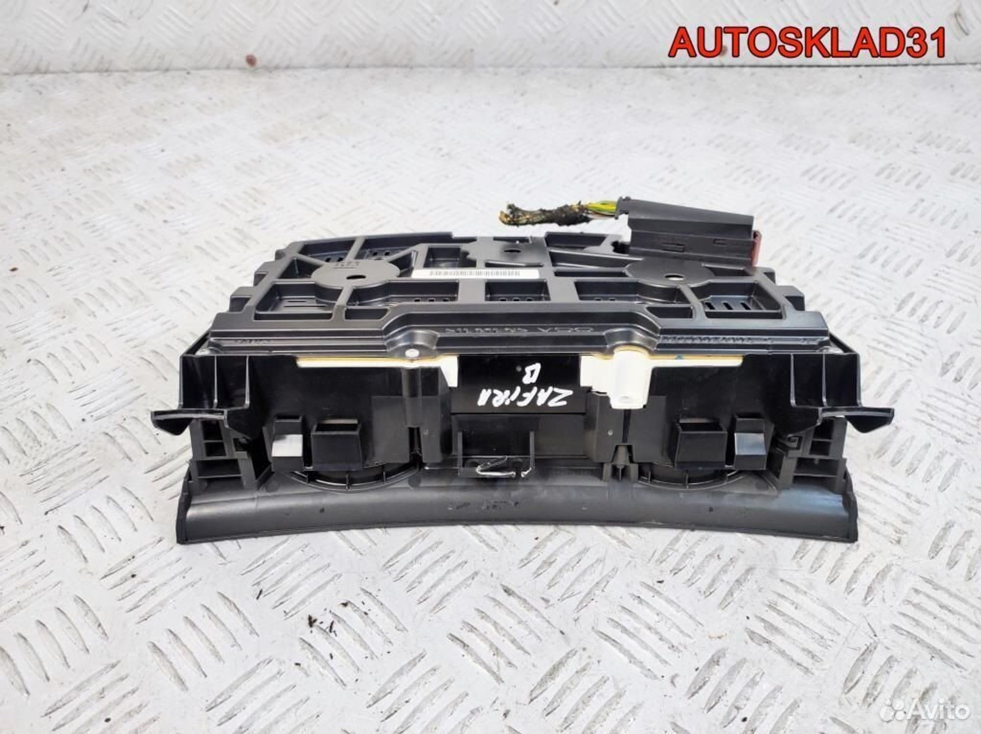 Панель приборов Opel Zafira B 13216661 Дизель, 2600 рублей, Дубовое