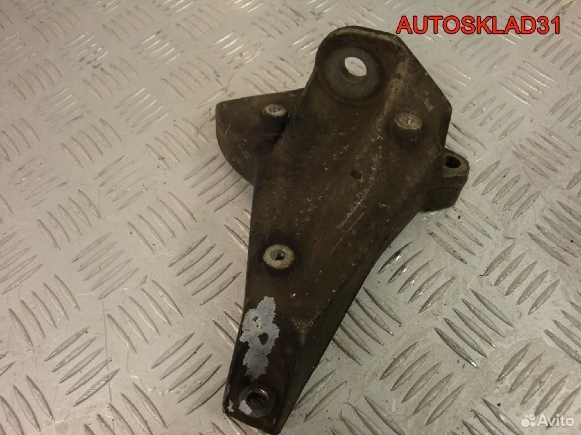 Кронштейн АКПП левый Audi A4 B5 8D0399113AC, 1200 рублей, Дубовое