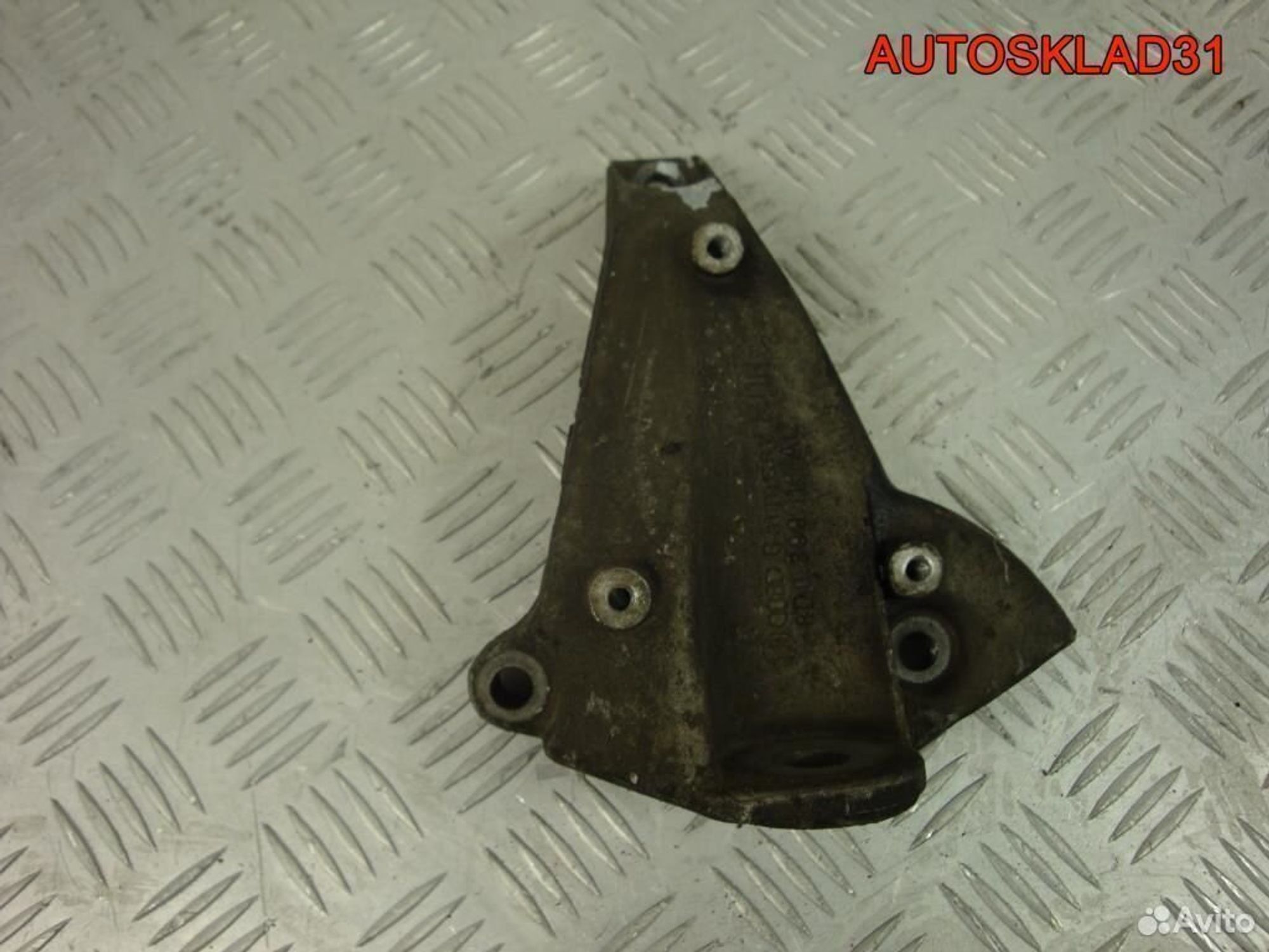 Кронштейн АКПП левый Audi A4 B5 8D0399113AC, 1200 рублей, Дубовое