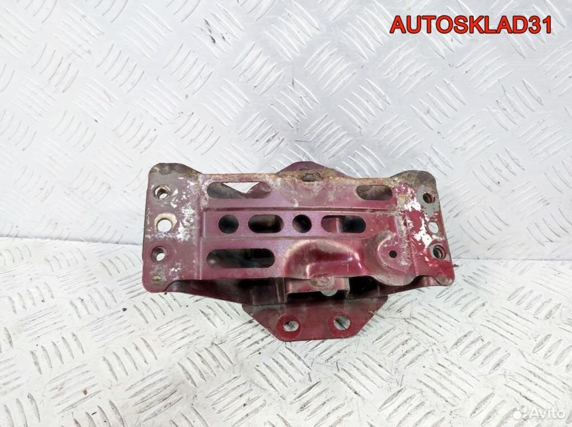 Кронштейн заднего бампера левый Toyota Avensis 2, 900 рублей, Дубовое