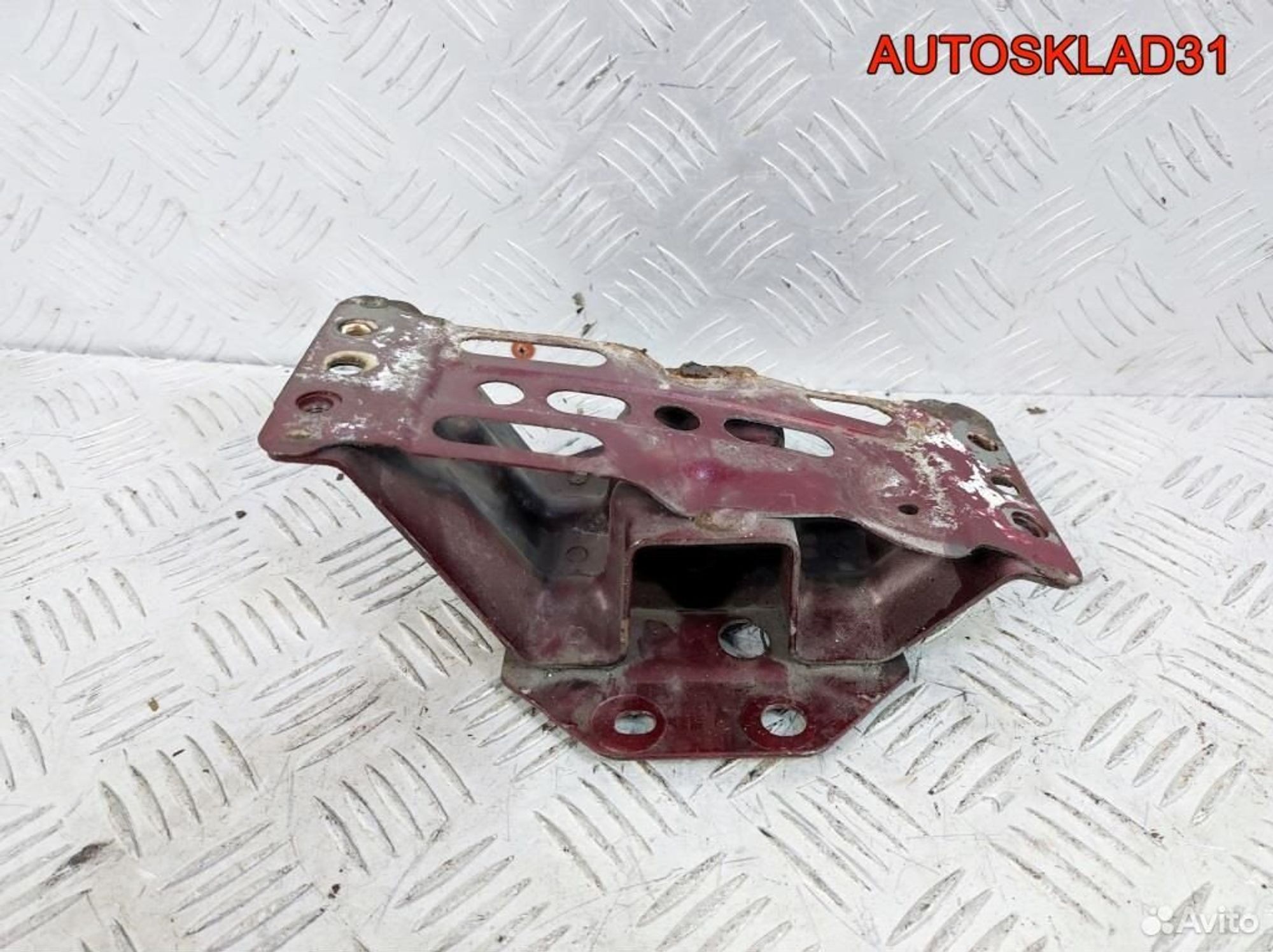 Кронштейн заднего бампера левый Toyota Avensis 2, 900 рублей, Дубовое