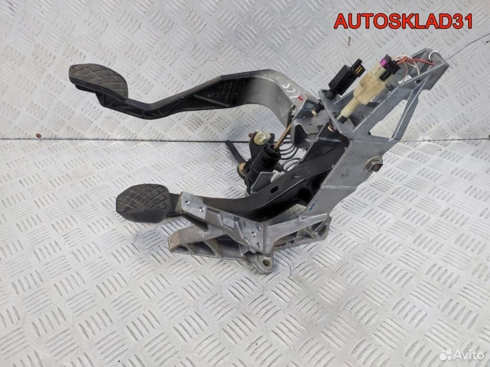 Блок педалей МКПП Audi A6 C5 8D1721316H, 3600 рублей, Дубовое