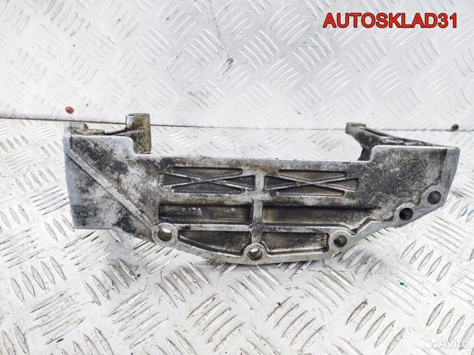 Кронштейн двигателя VW Passat B5 1,9 AHU 050199307, 1100 рублей, Дубовое