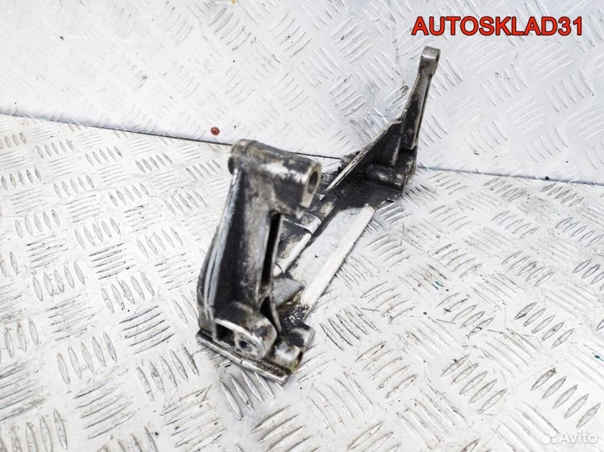 Кронштейн двигателя VW Passat B5 1,9 AHU 050199307, 1100 рублей, Дубовое