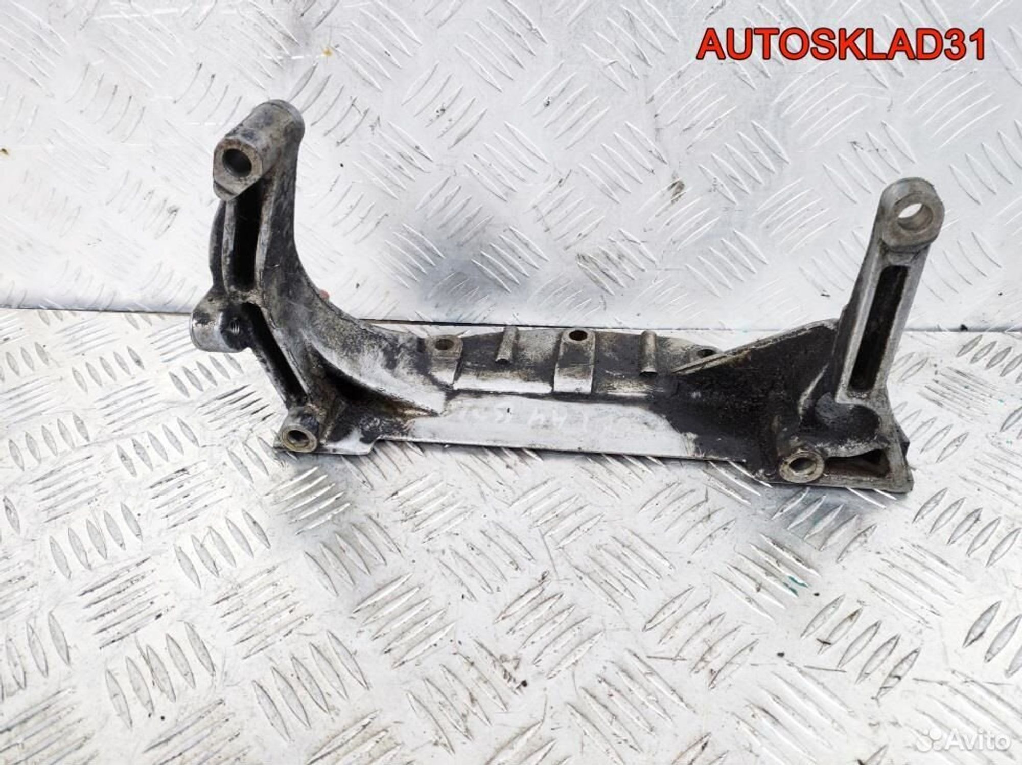 Кронштейн двигателя VW Passat B5 1,9 AHU 050199307, 1100 рублей, Дубовое