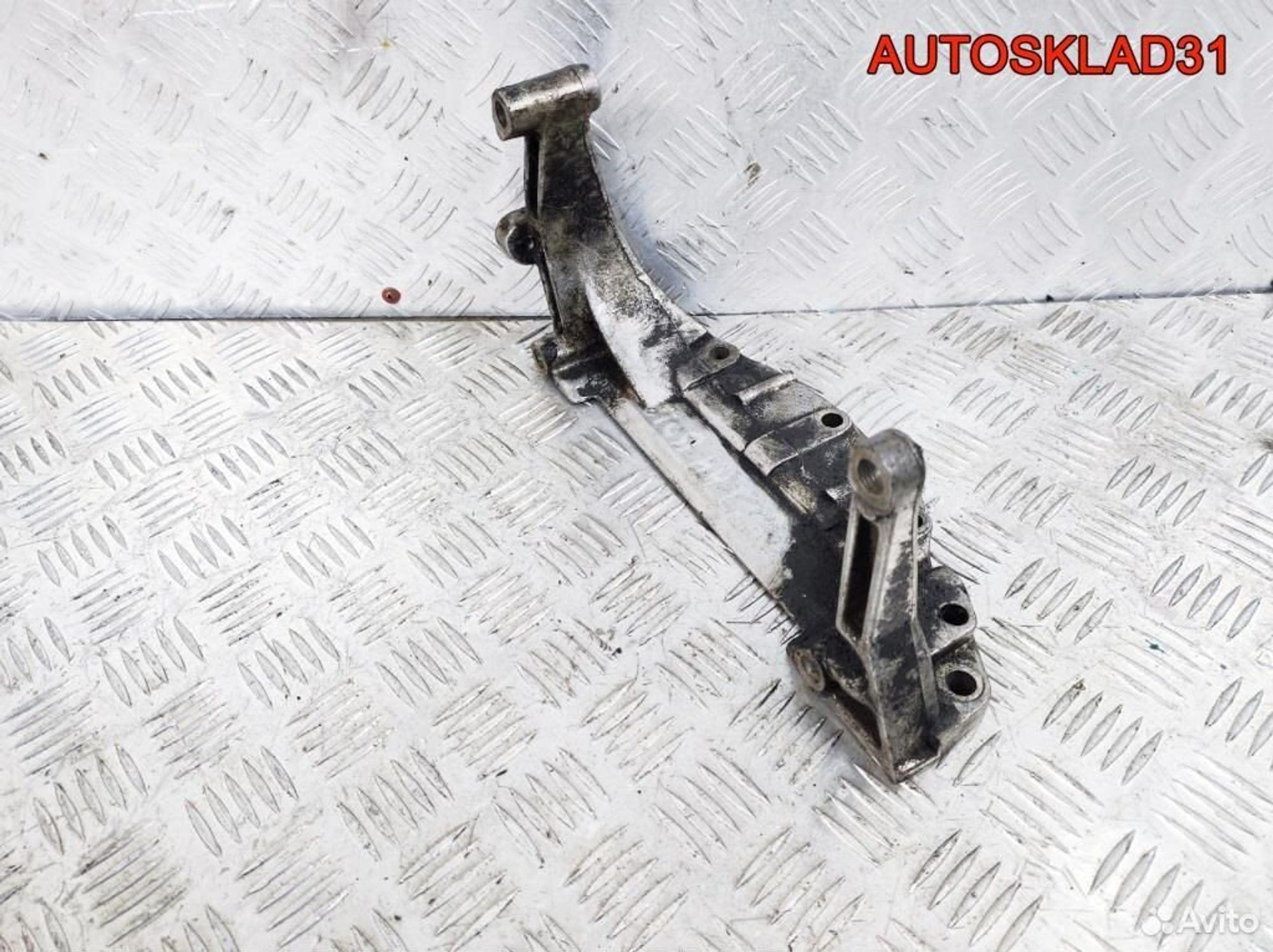 Кронштейн двигателя VW Passat B5 1,9 AHU 050199307, 1100 рублей, Дубовое