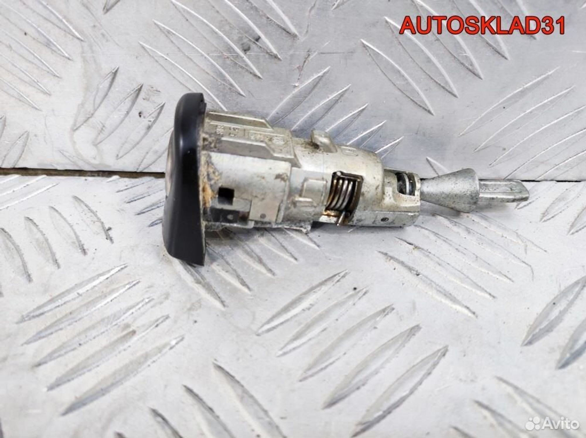 Вставка замка двери передней левой VW Golf 5, 1700 рублей, Дубовое