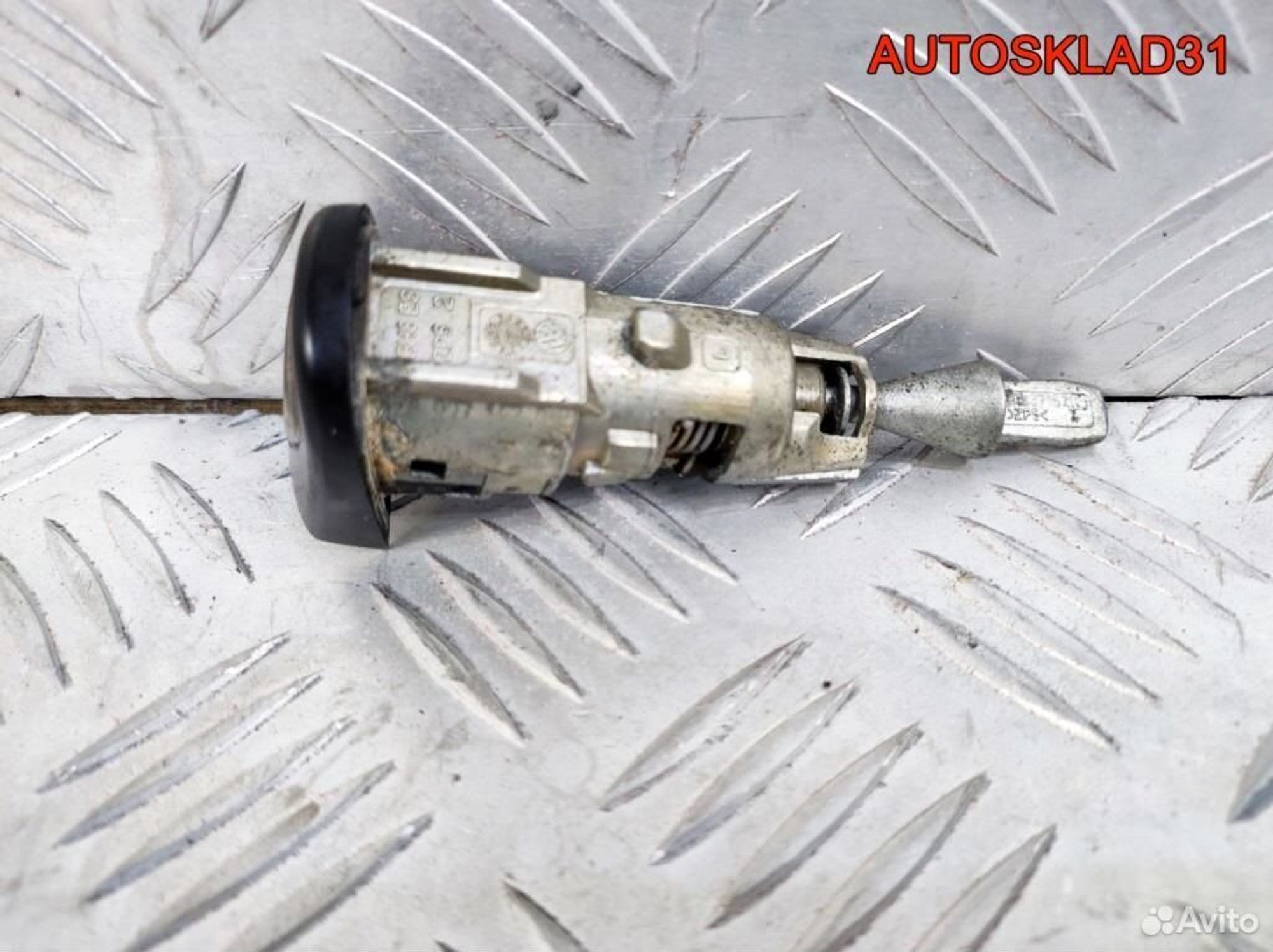 Вставка замка двери передней левой VW Golf 5, 1700 рублей, Дубовое