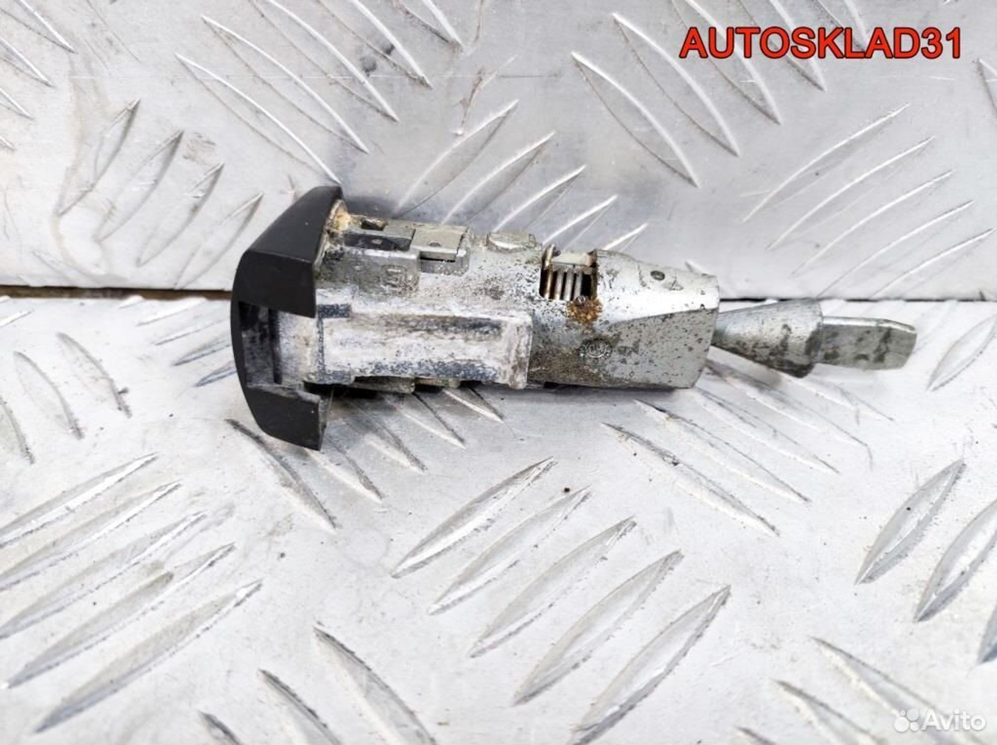 Вставка замка двери передней левой VW Golf 5, 1700 рублей, Дубовое