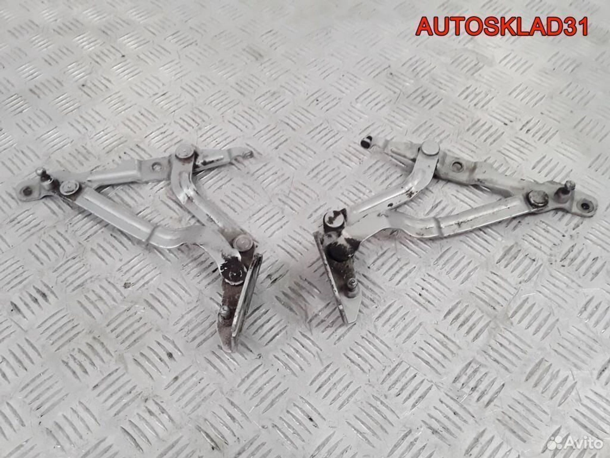 Петля крышки багажника VW Passat B5+ 3B5827301A, 1100 рублей, Дубовое