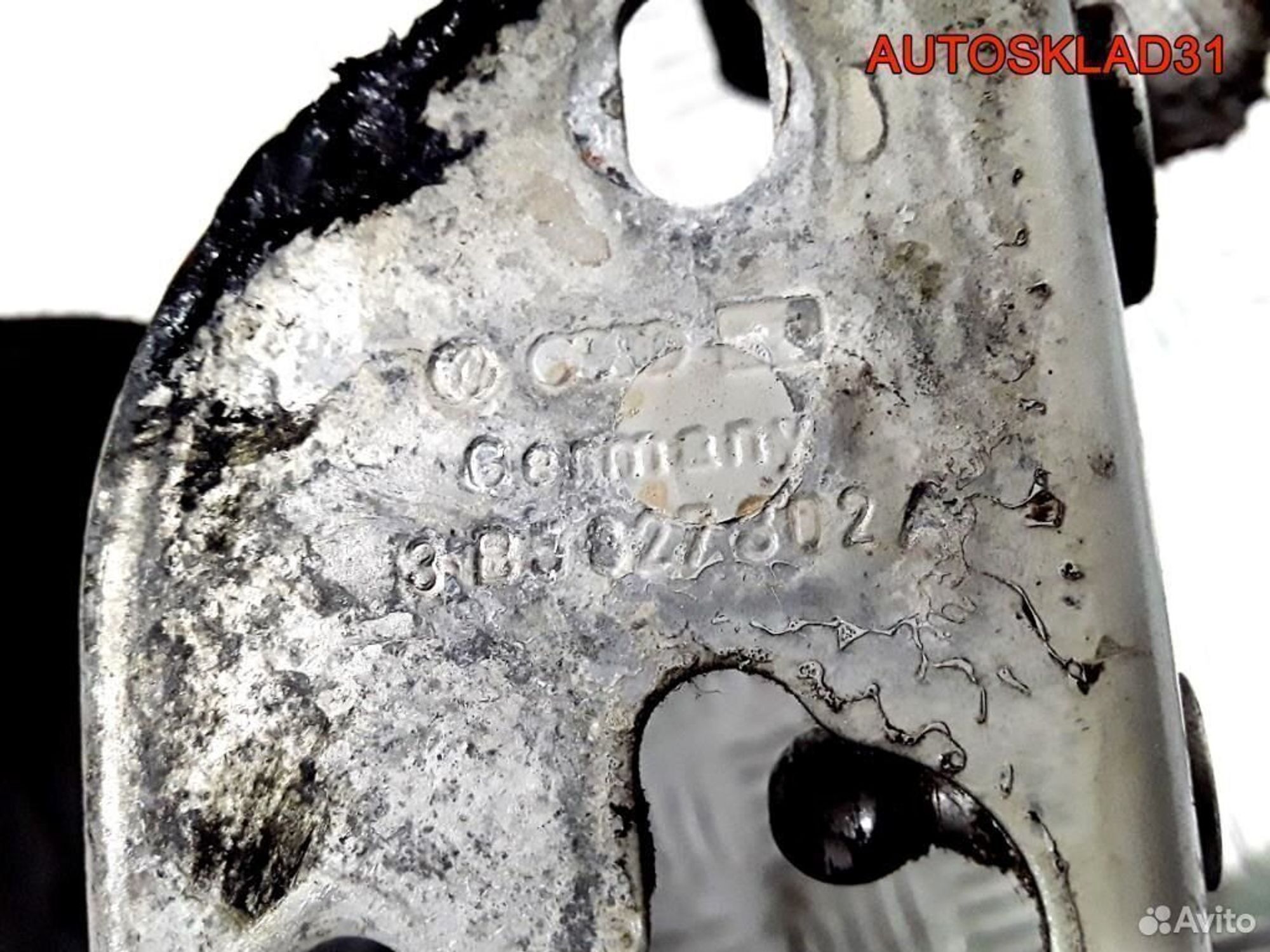 Петля крышки багажника VW Passat B5+ 3B5827301A, 1100 рублей, Дубовое
